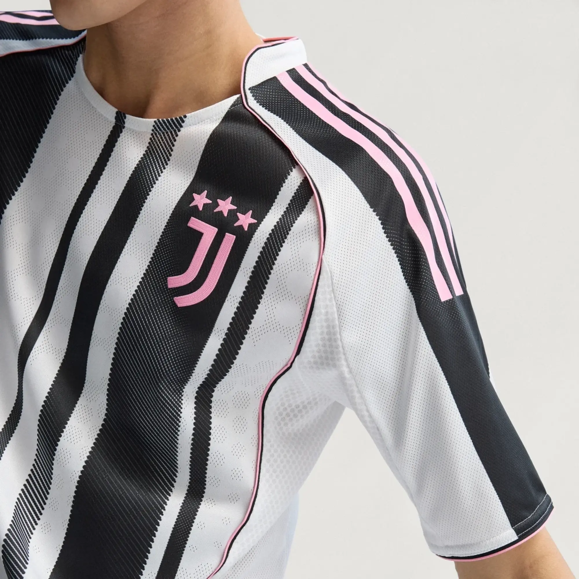 adidas Juventus 25/26 Home Authentic Jersey