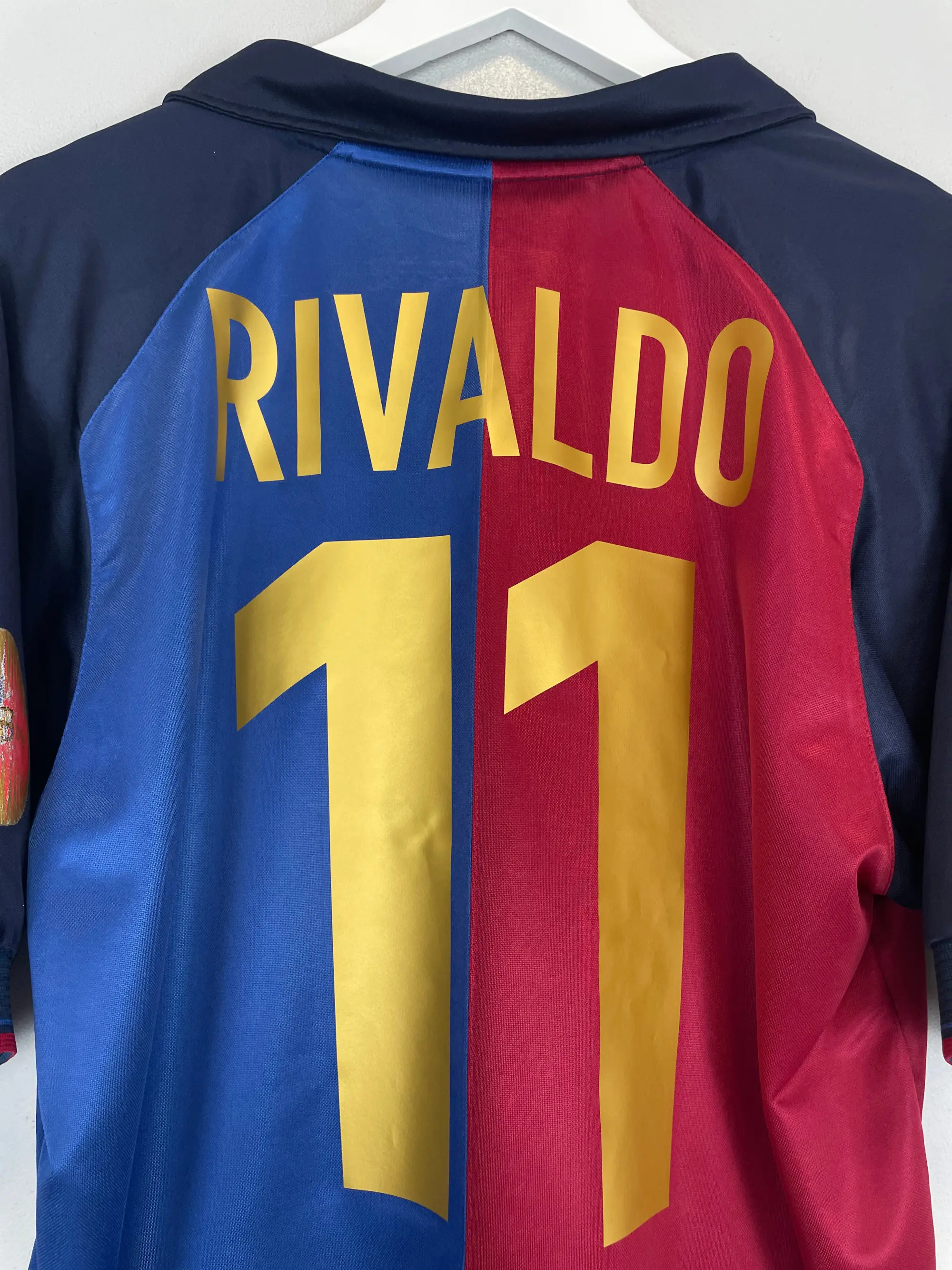 2005/06 BARCELONA RONALDINHO #10 AWAY SHIRT (M) NIKE | Cult Kits