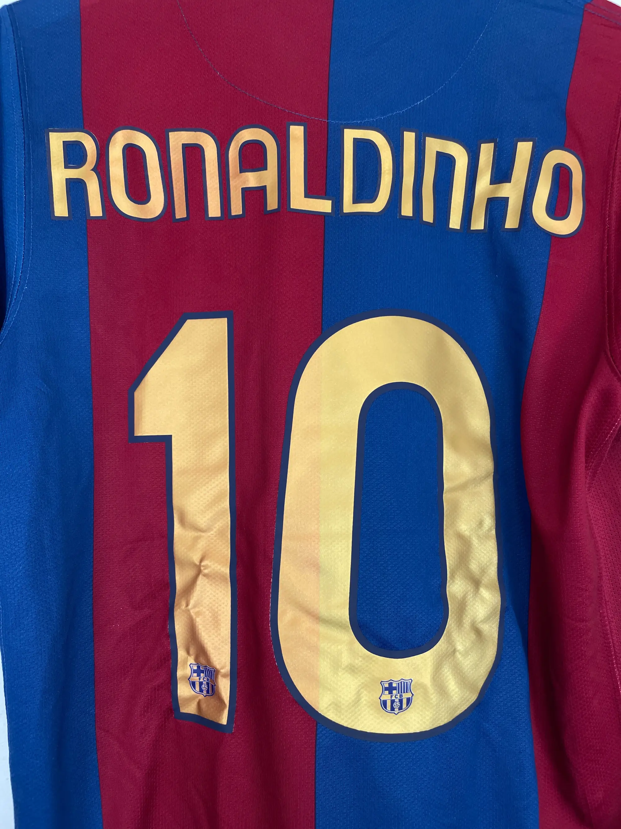 2005/06 BARCELONA RONALDINHO #10 AWAY SHIRT (M) NIKE | Cult Kits