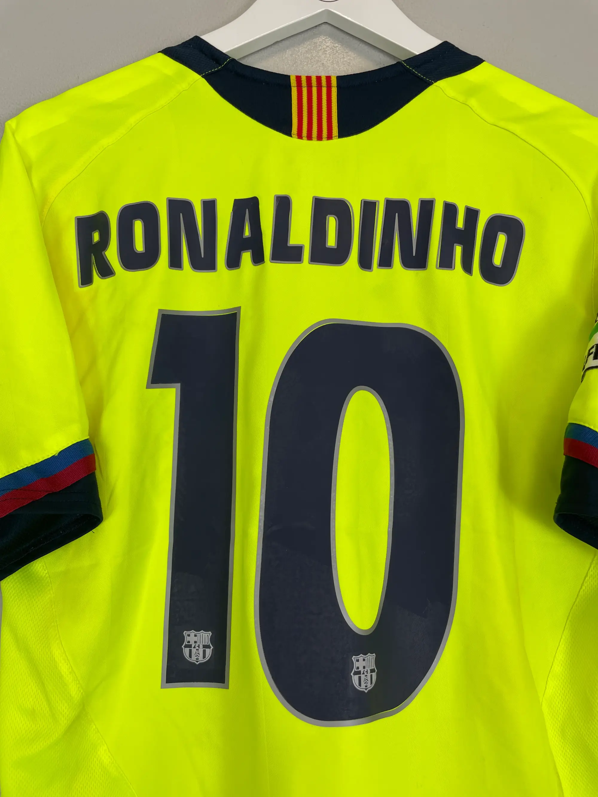 2005/06 BARCELONA RONALDINHO #10 AWAY SHIRT (M) NIKE | Cult Kits