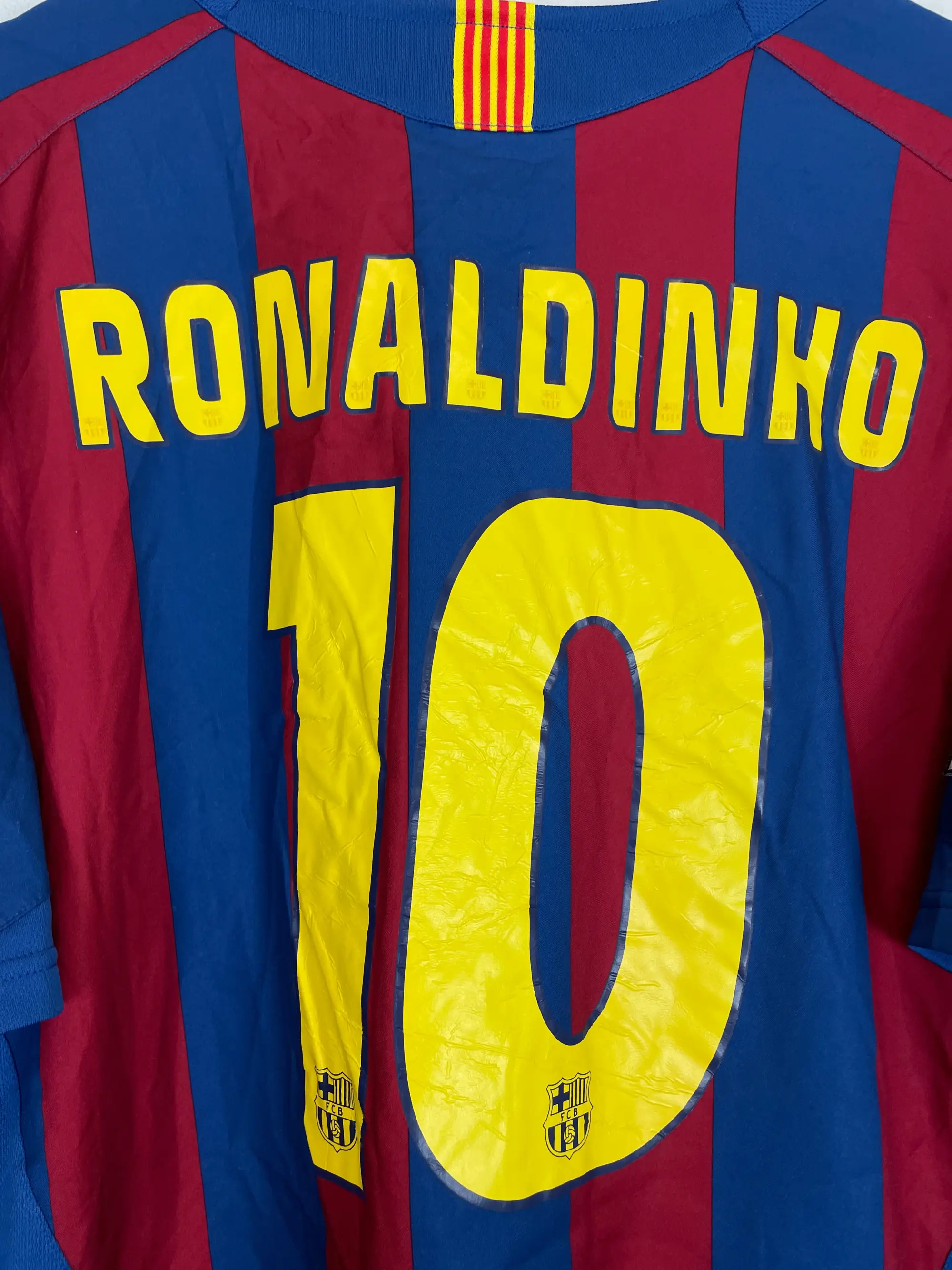 2005/06 BARCELONA RONALDINHO #10 AWAY SHIRT (M) NIKE | Cult Kits
