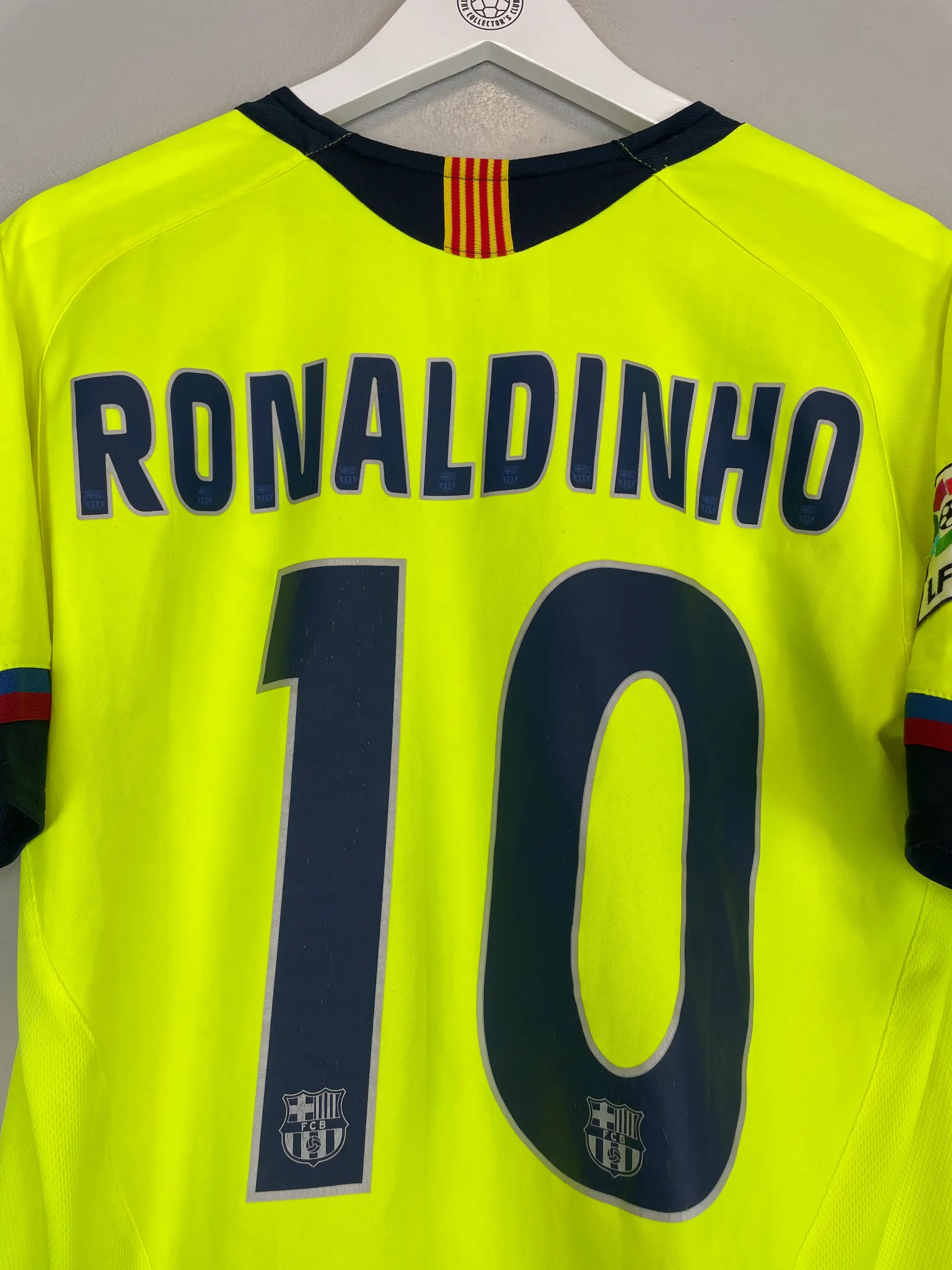 2005/06 BARCELONA RONALDINHO #10 AWAY SHIRT (M) NIKE | Cult Kits