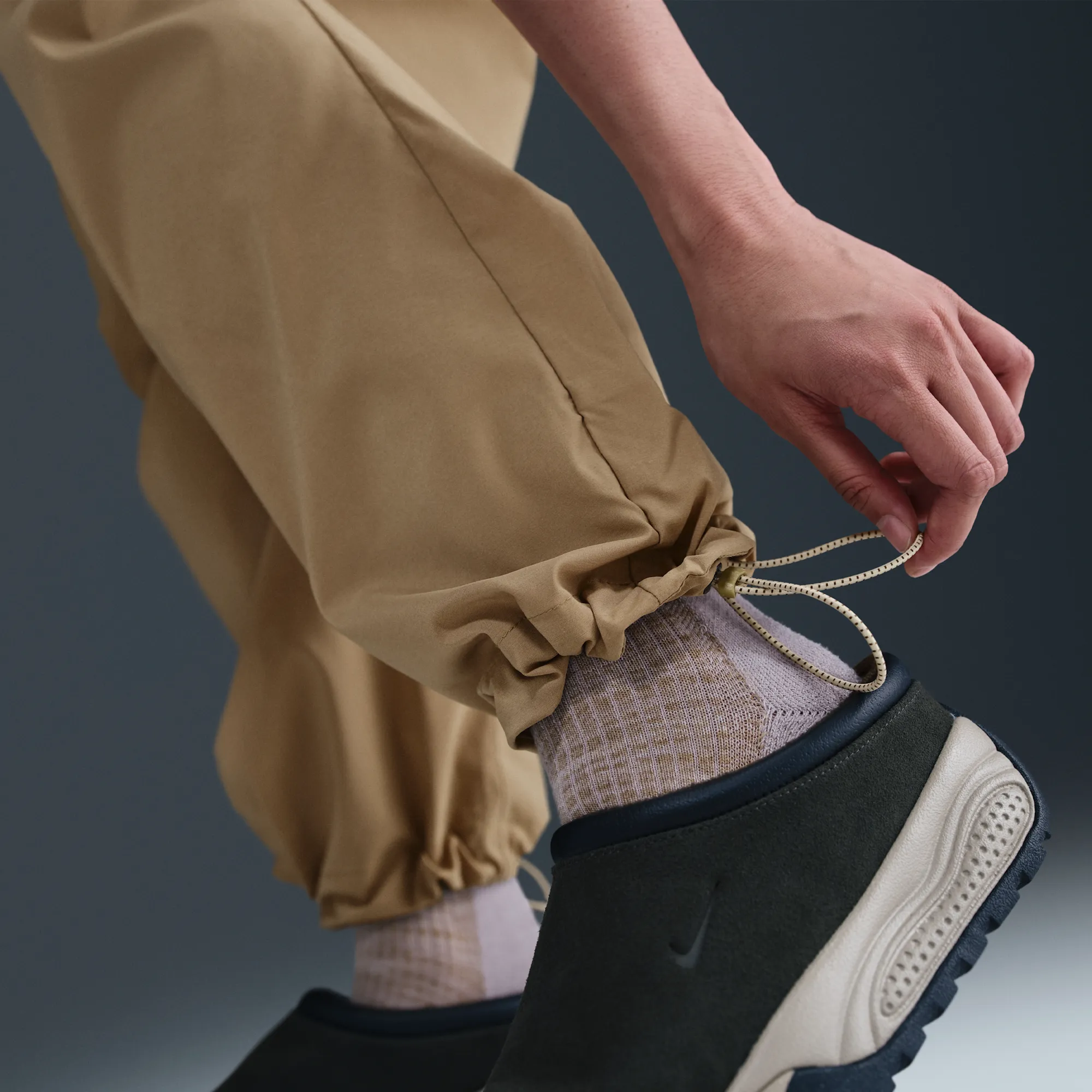 NIKE ACG パンツActivitoriumウィメンズ ハイウエスト UV Nike ACG 'Activitorium' Women's High-Waisted UV Trousers - Brown