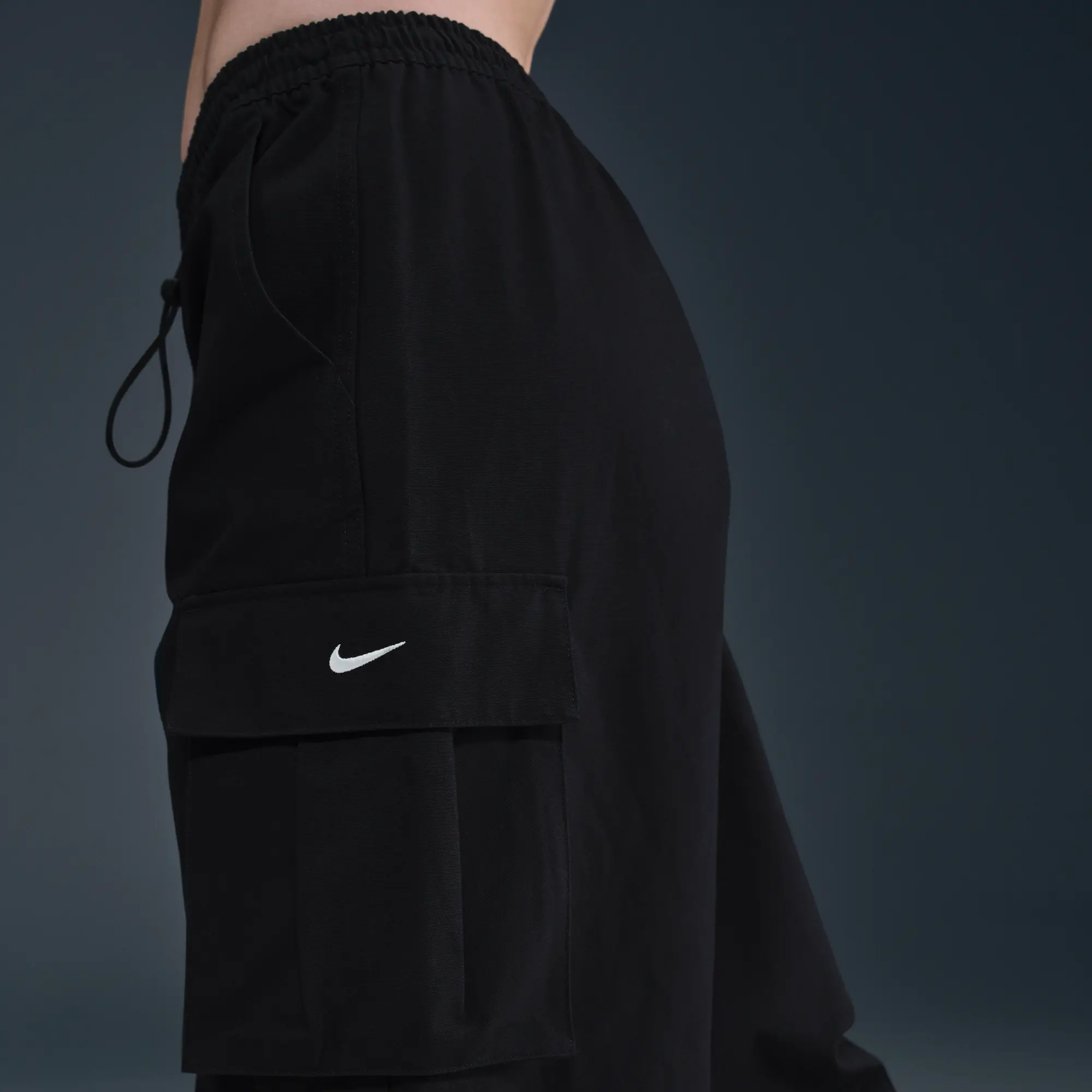 Nike Sportswear Women's Mid-Rise Oversized Woven Cargo Trousers - Black - Cotton