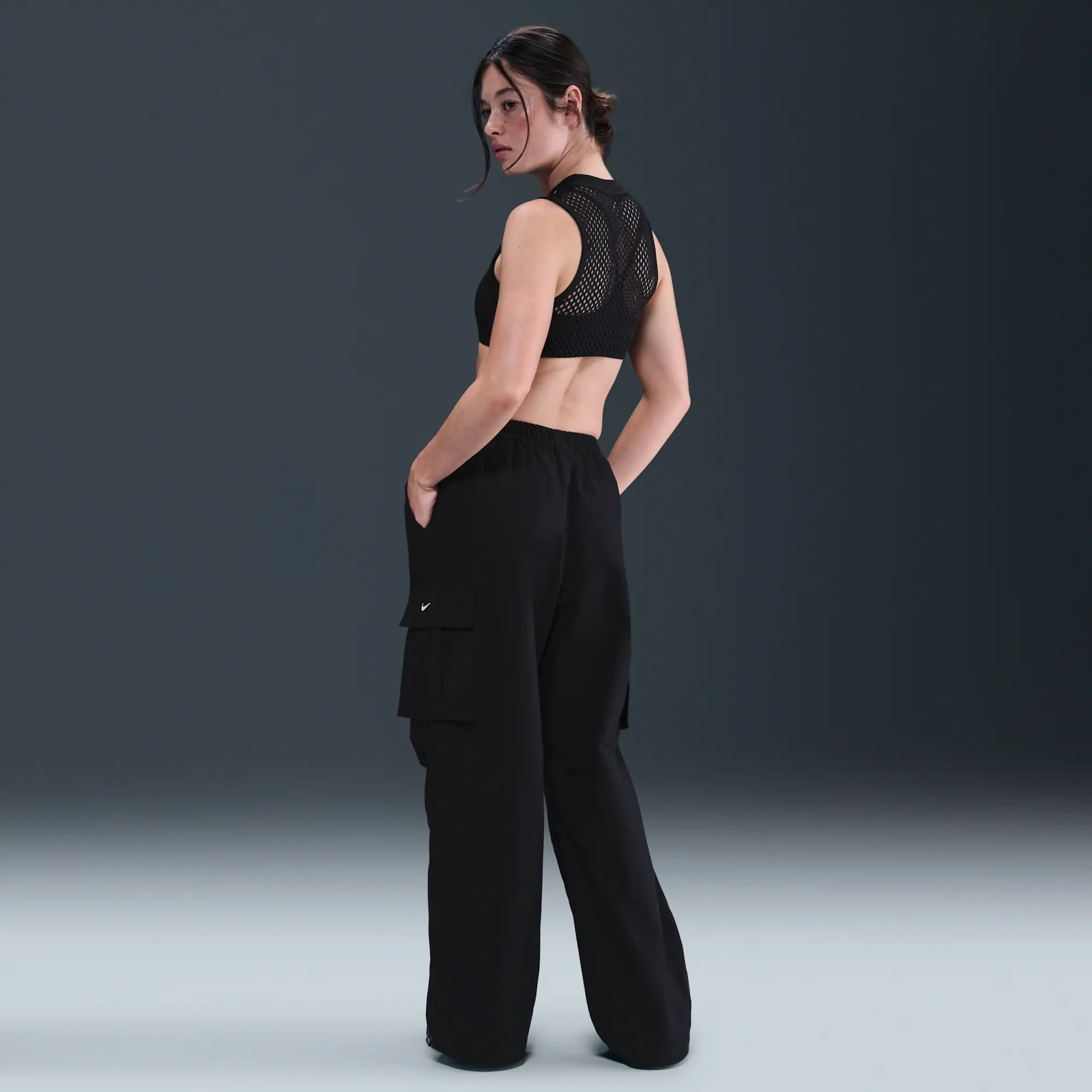 Nike Sportswear Women's Mid-Rise Oversized Woven Cargo Trousers - Black - Cotton