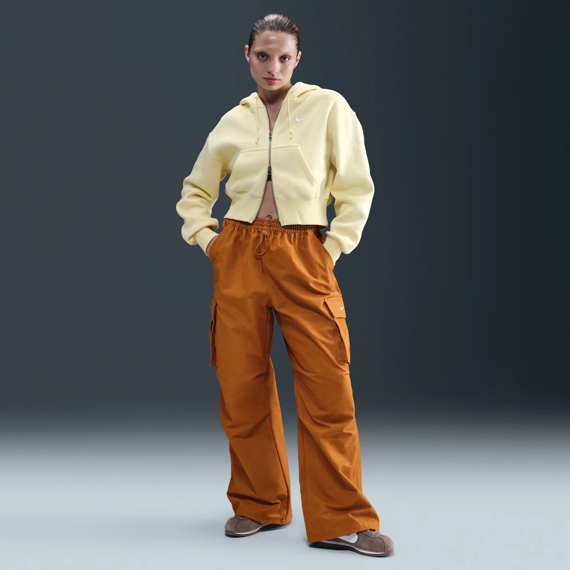 Nike Sportswear Women's Mid-Rise Oversized Woven Cargo Trousers - Brown - Cotton