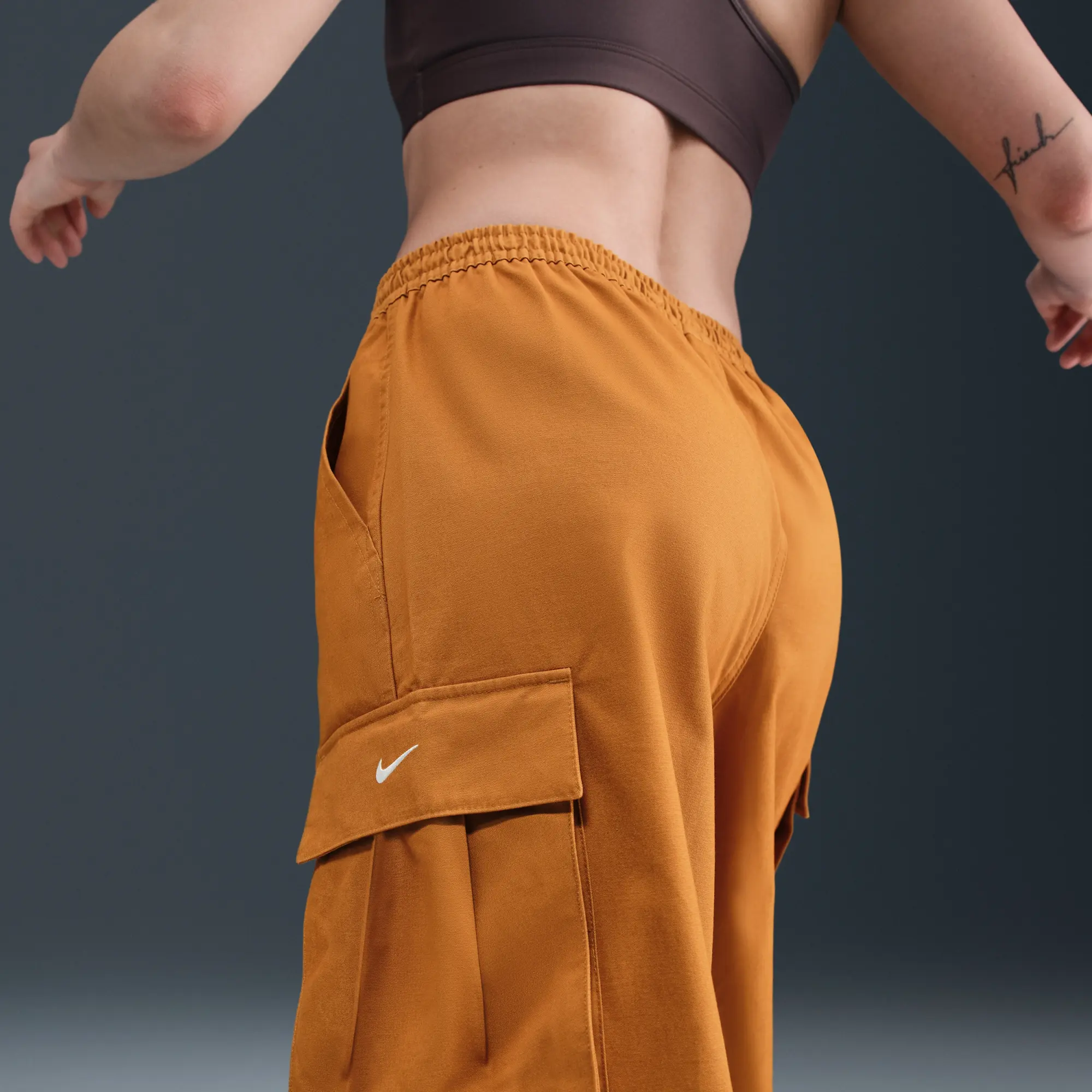 Nike Sportswear Women's Mid-Rise Oversized Woven Cargo Trousers - Brown - Cotton