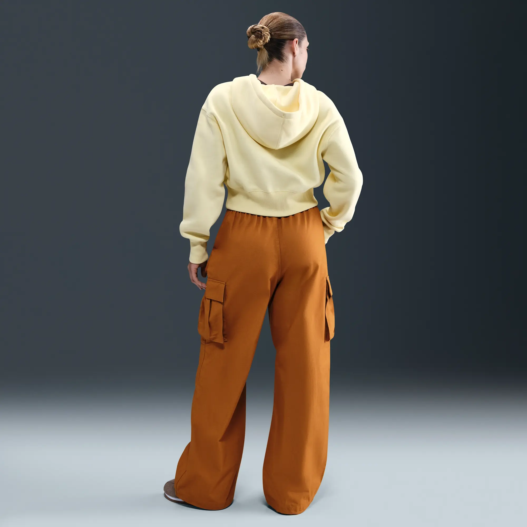 Nike Sportswear Women's Mid-Rise Oversized Woven Cargo Trousers - Brown - Cotton