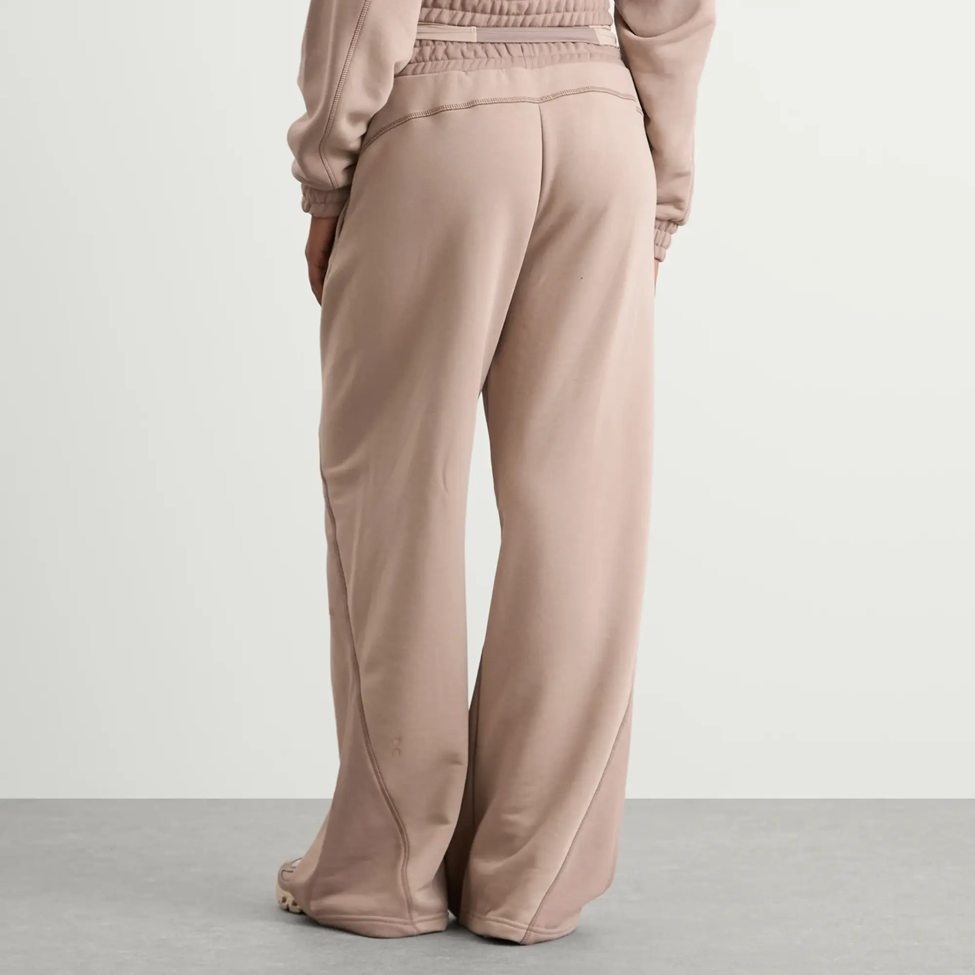 ON Women's x FKA Twigs Club Loose Pants Cinder/Desert