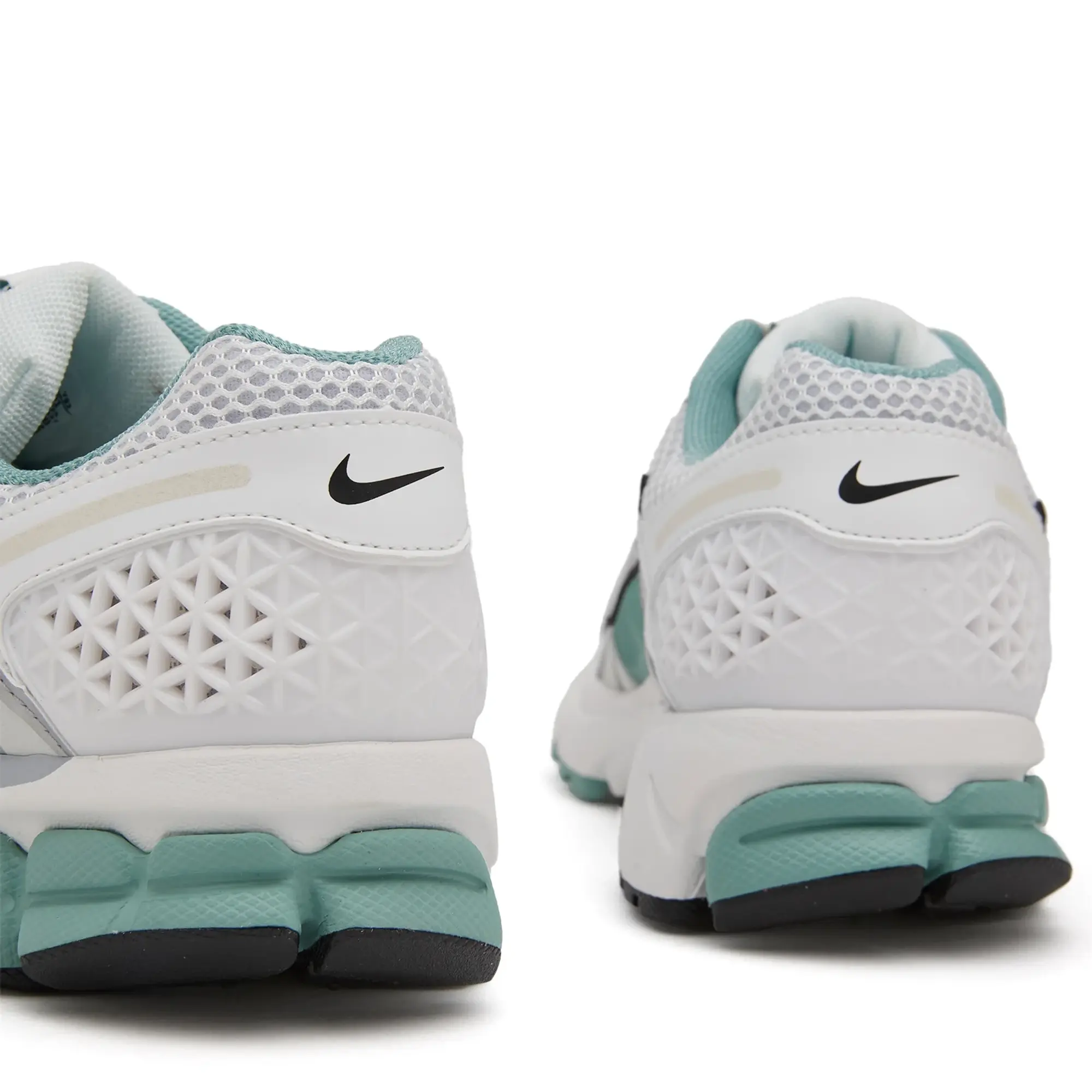 Nike Women's Zoom Vomero 5 News W Sneaker White/Grey/Platinum