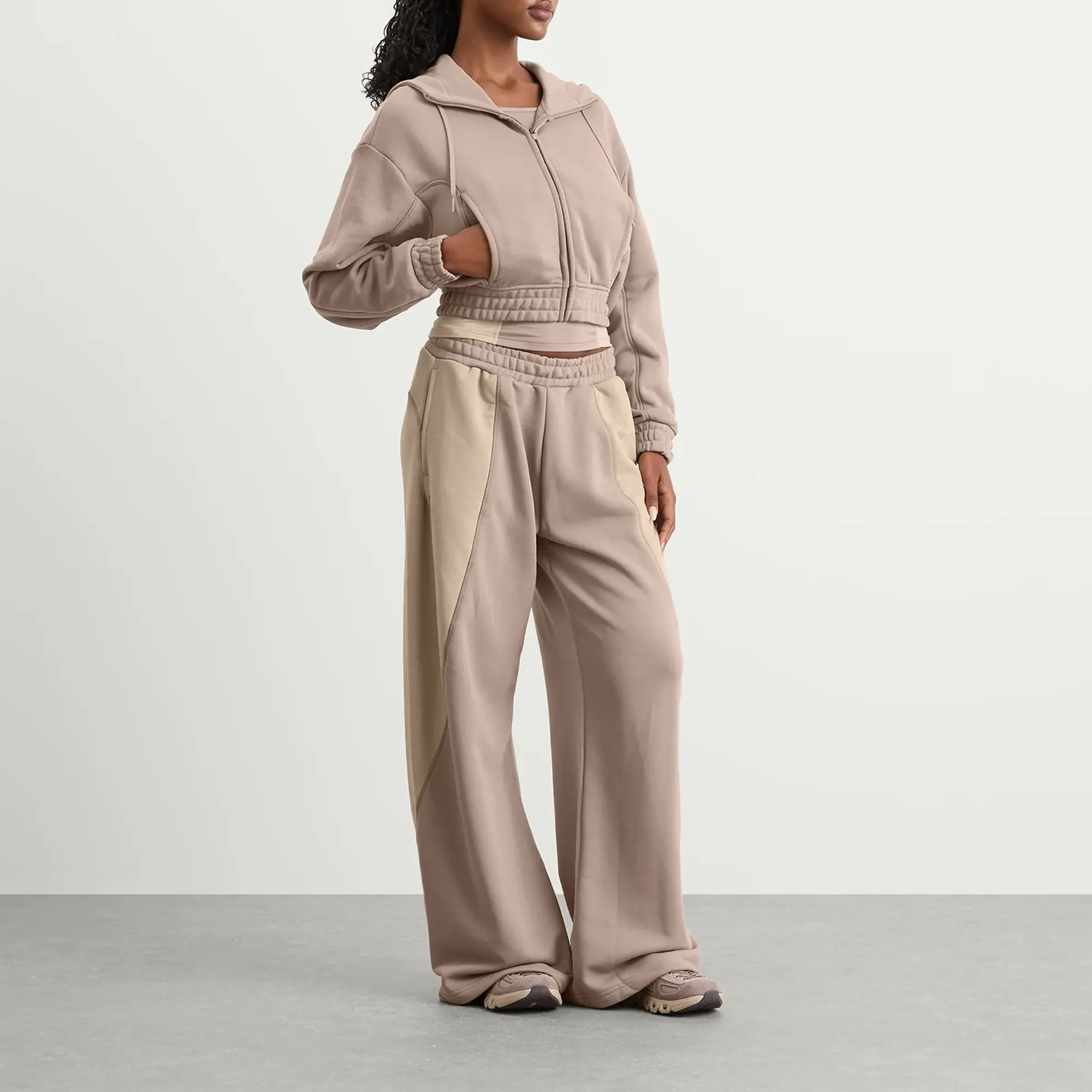 ON Women's x FKA Twigs Club Cropped Hoodie Cinder/Desert