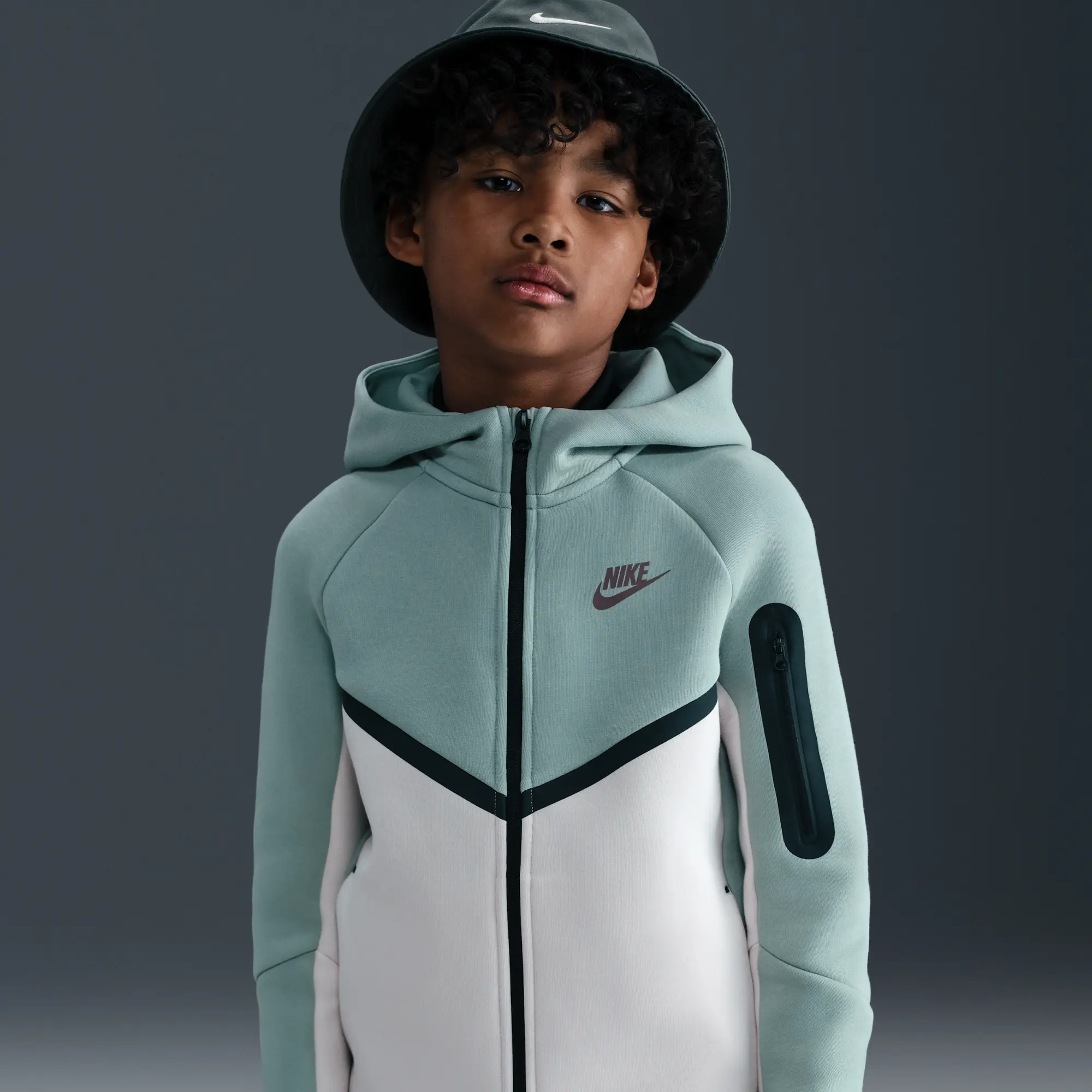 Nike Sportswear Tech Fleece Older Kids' Full-Zip Hoodie - Dusty Sage - Sustainable Blends
