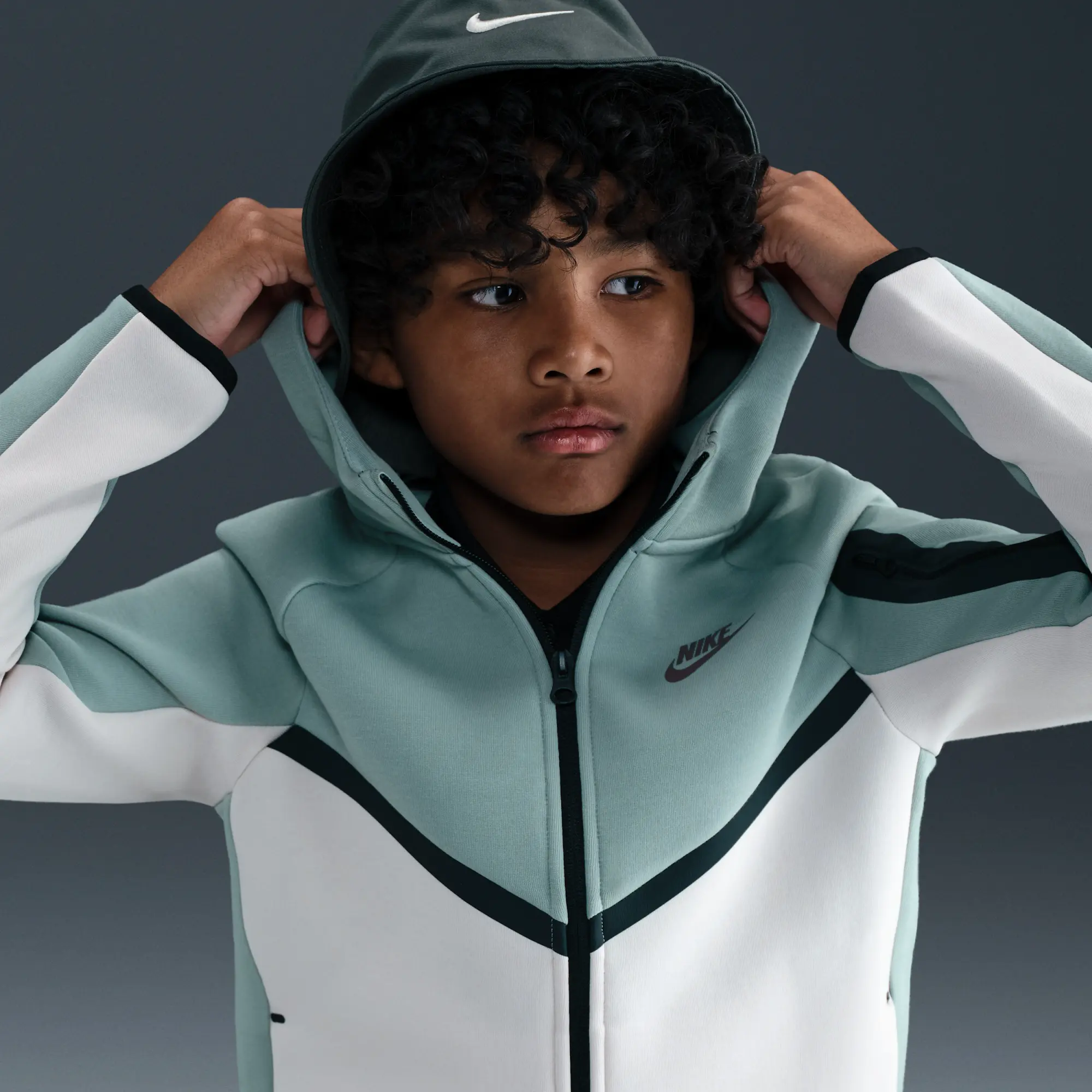 Nike Sportswear Tech Fleece Older Kids' Full-Zip Hoodie - Dusty Sage - Sustainable Blends