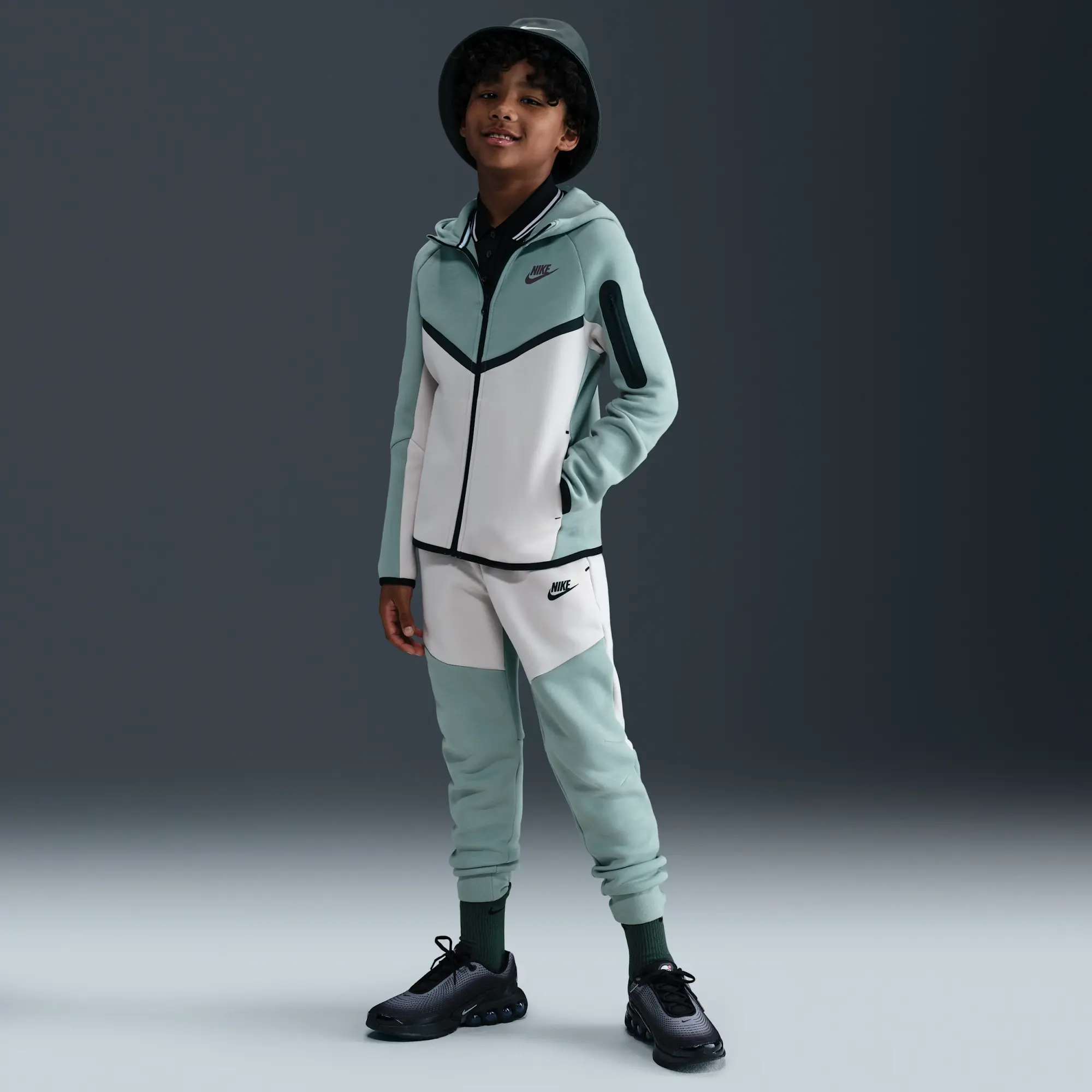 Nike Sportswear Tech Fleece Older Kids' Full-Zip Hoodie - Dusty Sage - Sustainable Blends