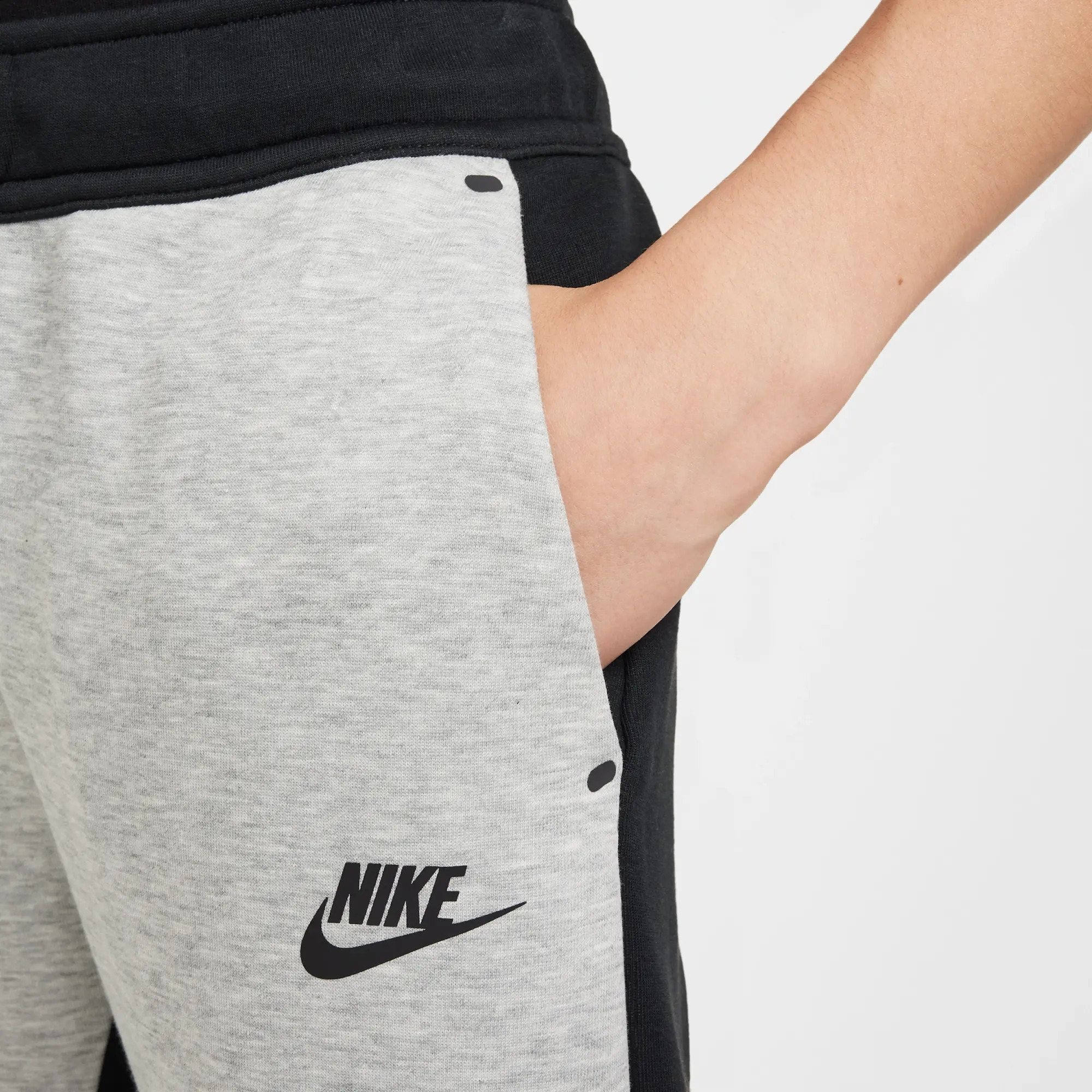 Nike Sportswear Tech Fleece Older Kids' Joggers - Black - Sustainable Blends Minimum