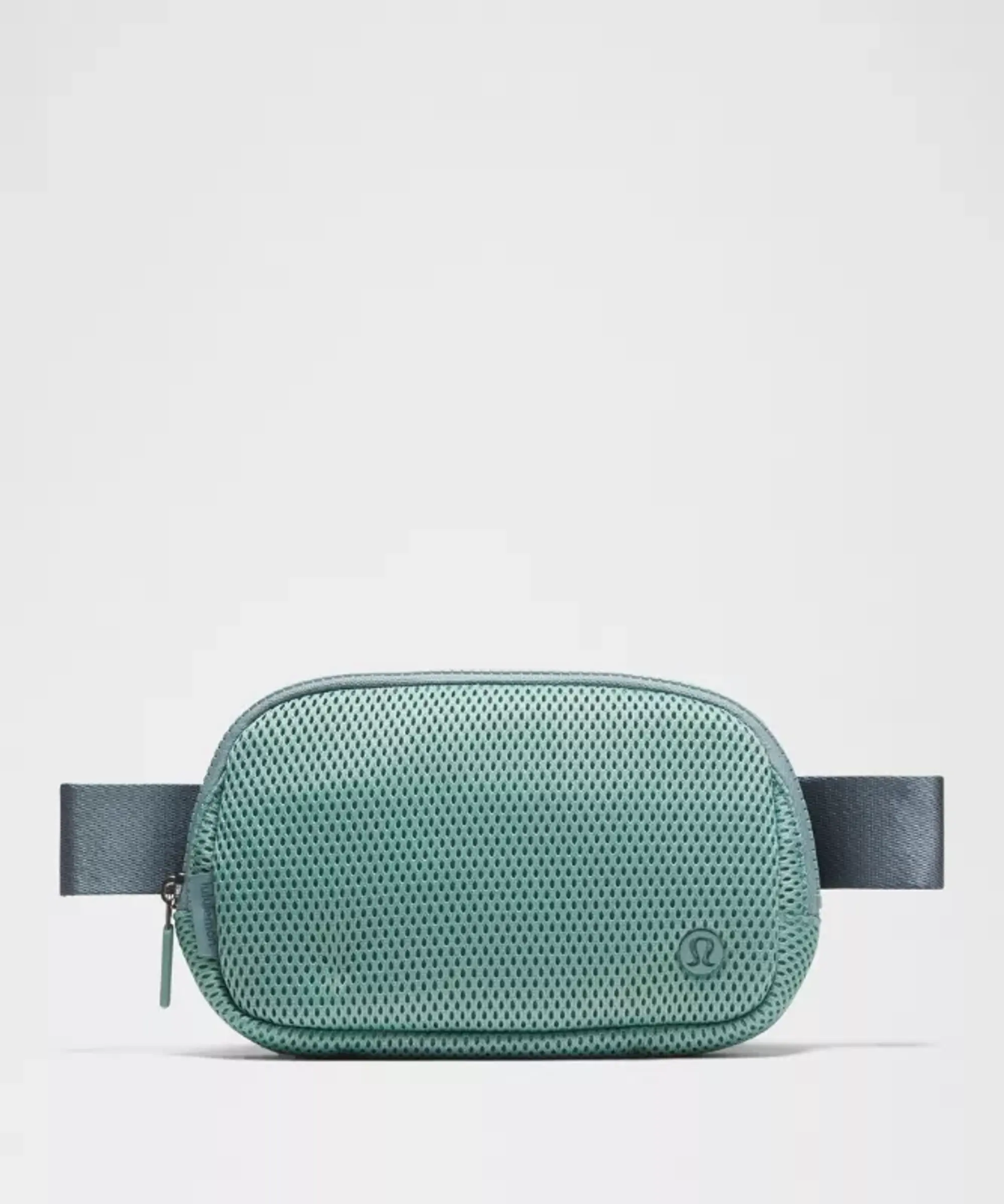 lululemon – Everywhere Belt Bag 1L Knit – Color Blue/Pastel