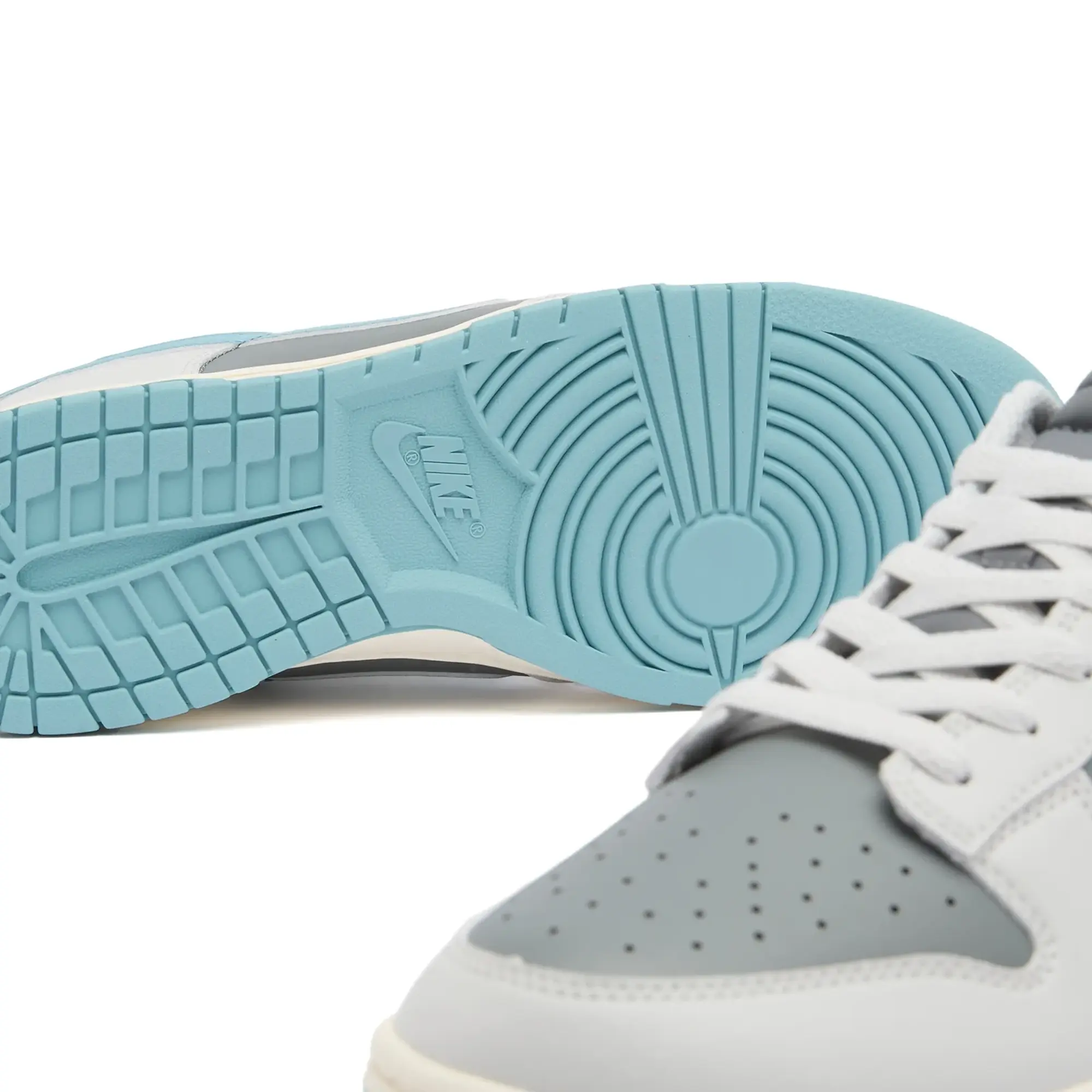 Nike Men's Dunk Low Retro Se Sneaker Photon/Denim/Grey
