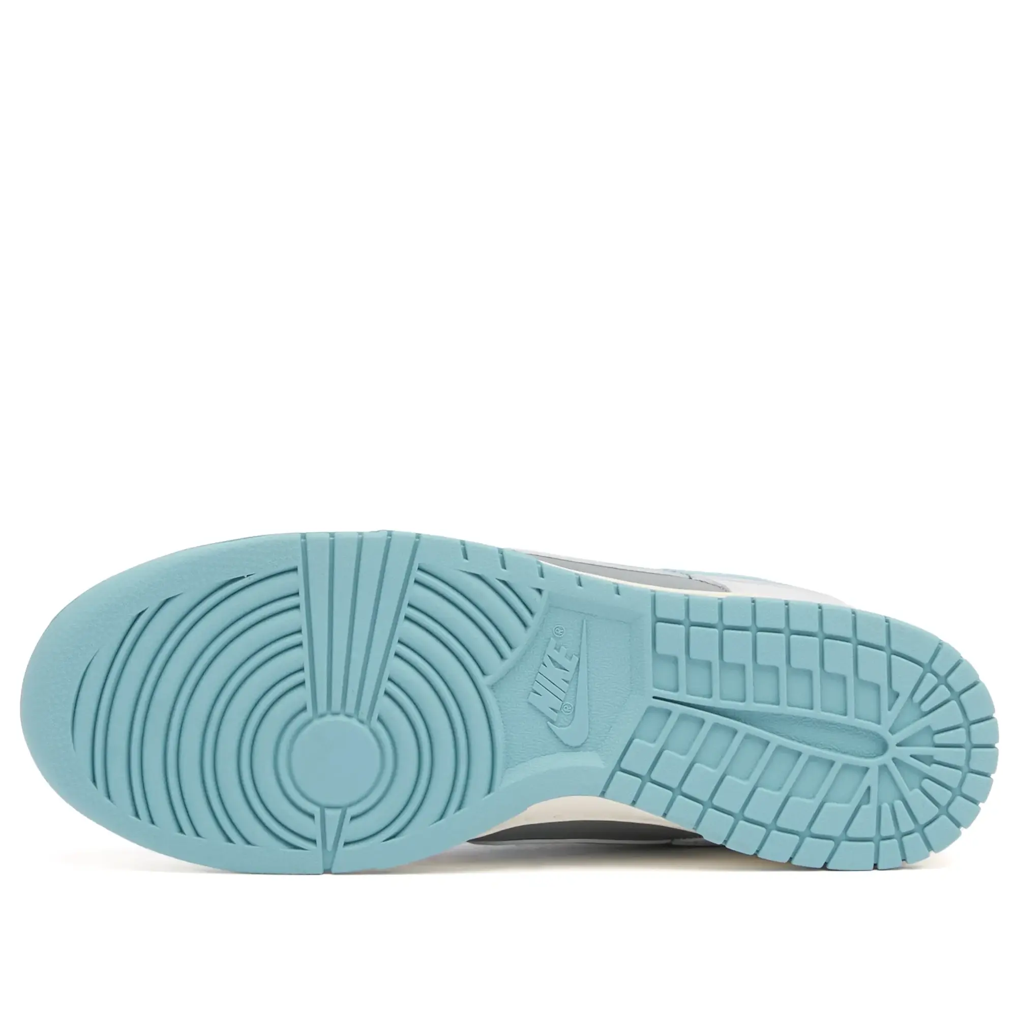 Nike Men's Dunk Low Retro Se Sneaker Photon/Denim/Grey