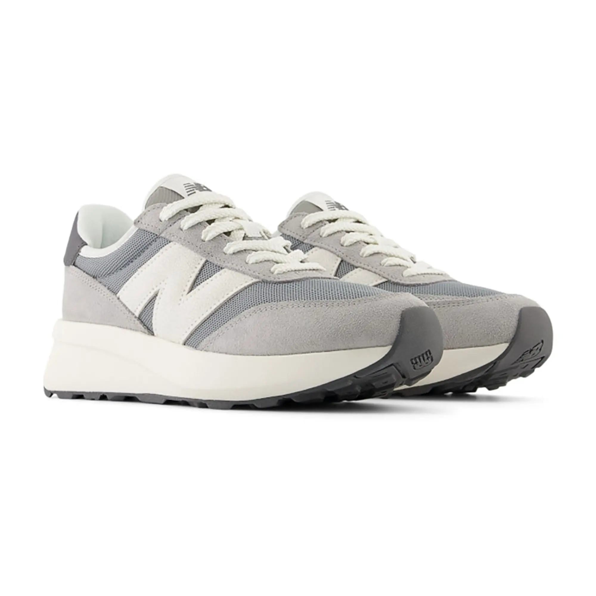 New Balance 370 Trainers