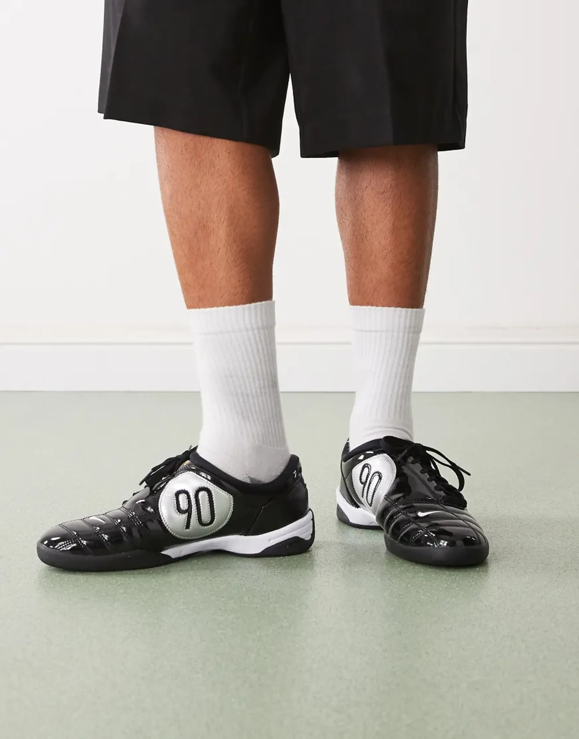 Nike T90 Unisex Trainers In Black