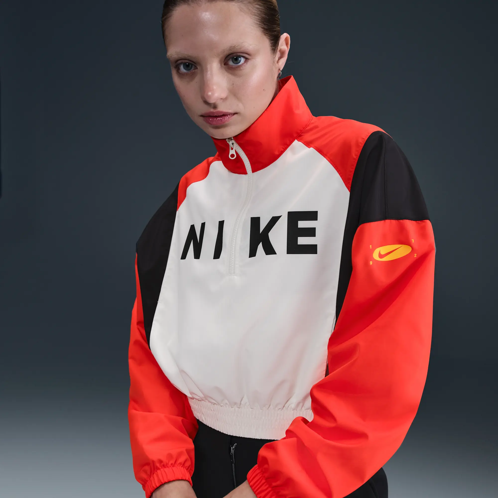 Nike Sportswear Women's Woven Lightweight 1/4-Zip Jacket - White