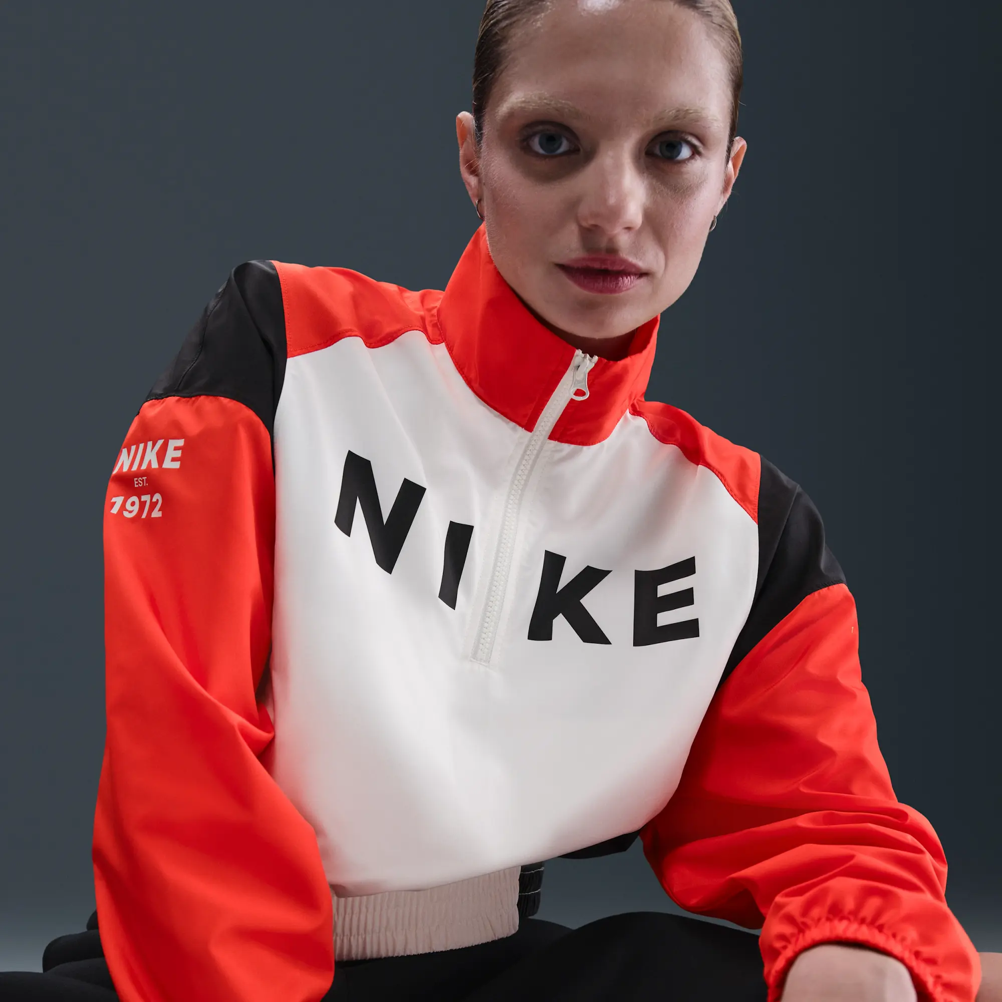 Nike Sportswear Women's Woven Lightweight 1/4-Zip Jacket - White