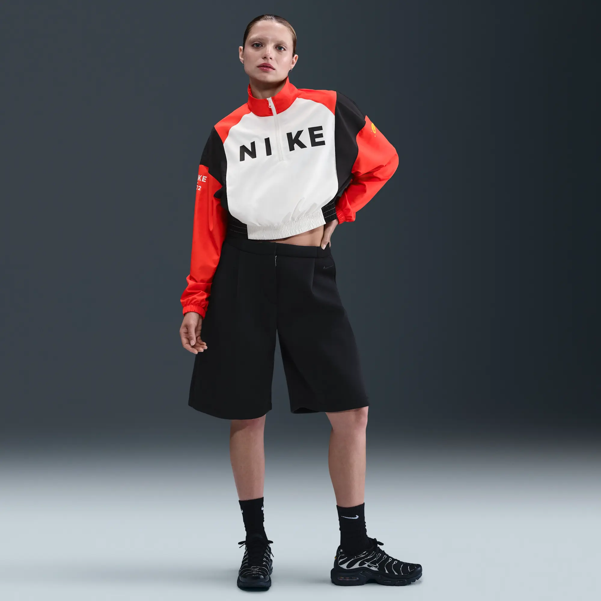 Nike Sportswear Women's Woven Lightweight 1/4-Zip Jacket - White