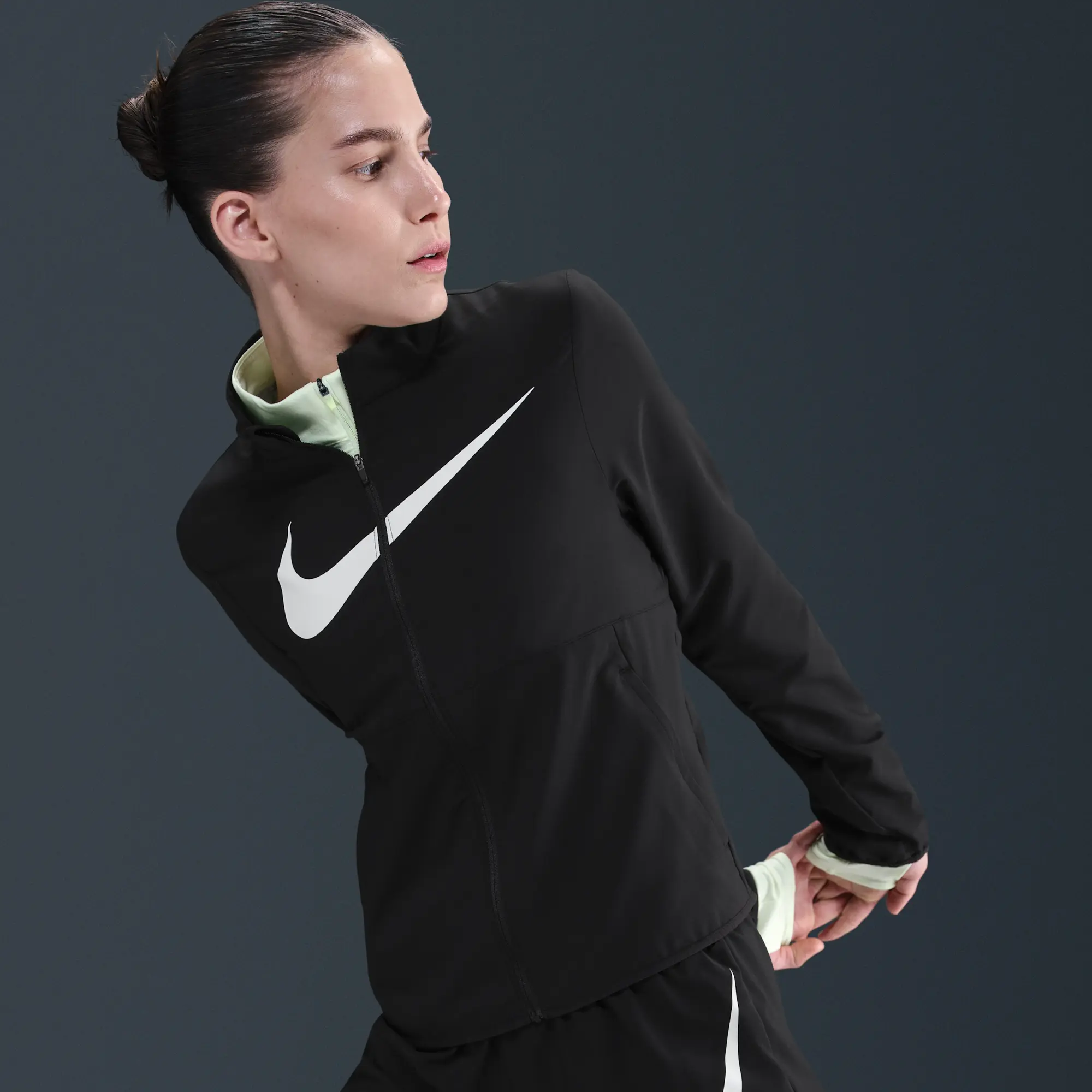 Nike Tempo Swoosh Run Women's Dri-FIT Running Jacket - Black - Sustainable Materials