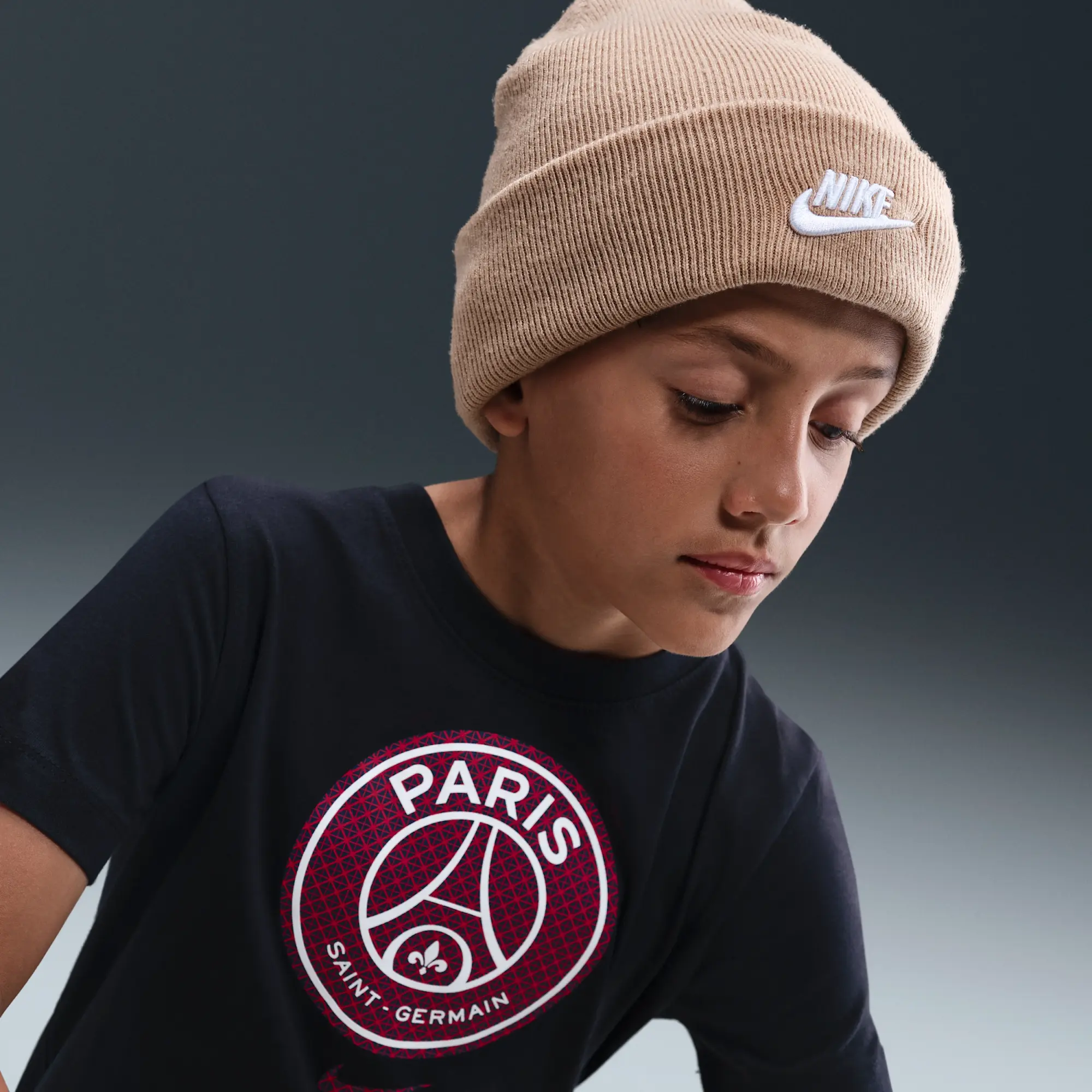 Paris Saint-Germain Older Kids' Nike Football T-shirt - Black