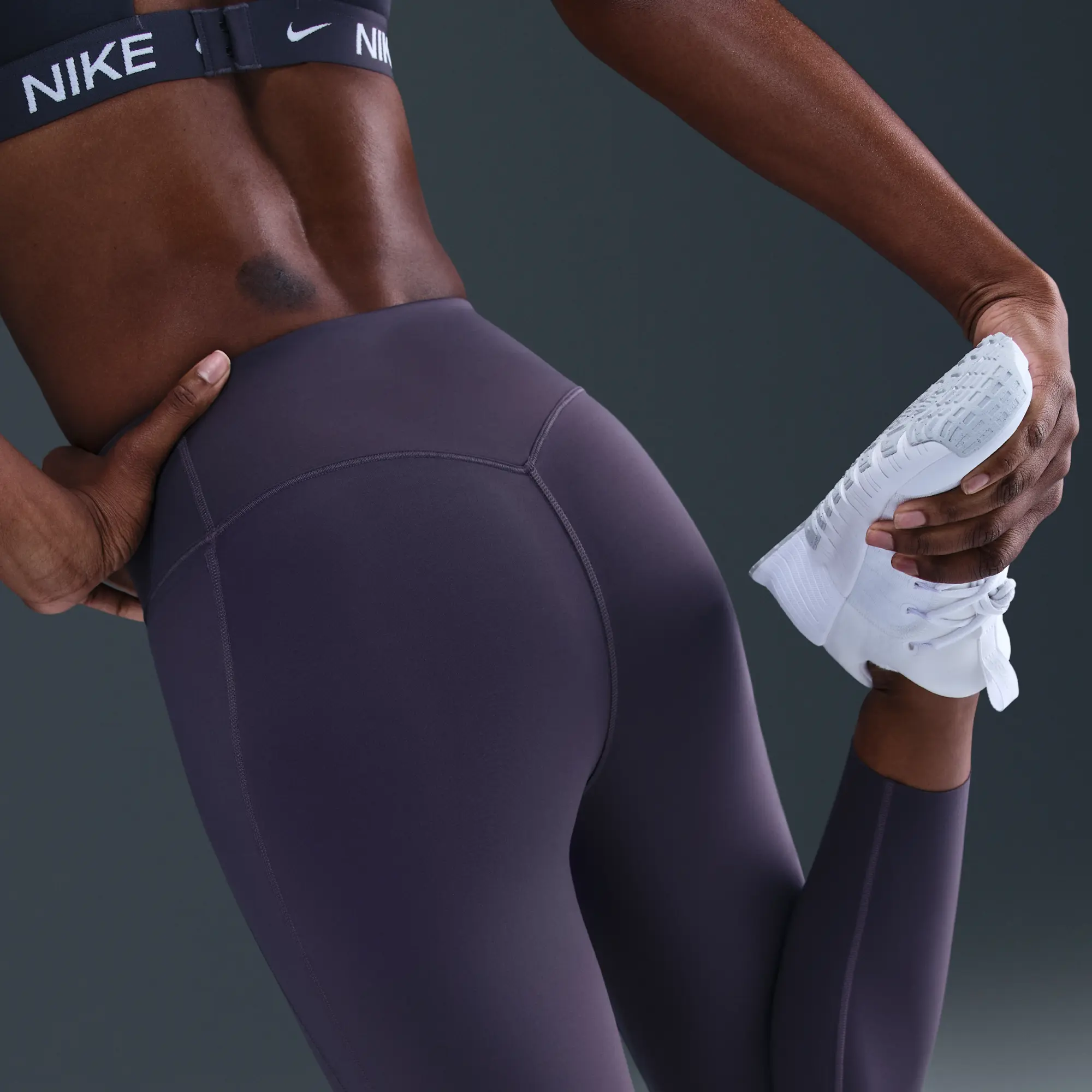 Nike Universa Women's Medium-Support High-Waisted 7/8 Leggings with Pockets - Grey - Recycled Polyester Minimum