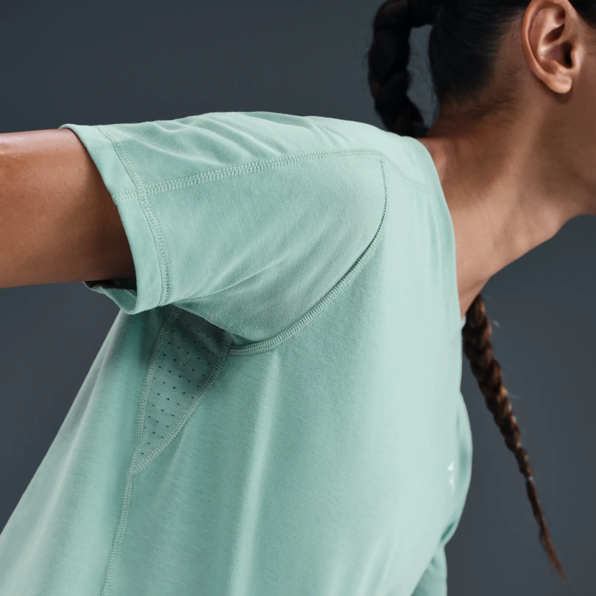 Nike Trail Women's Dri-FIT Short-Sleeve Running Top - Green - Recycled Polyester Minimum