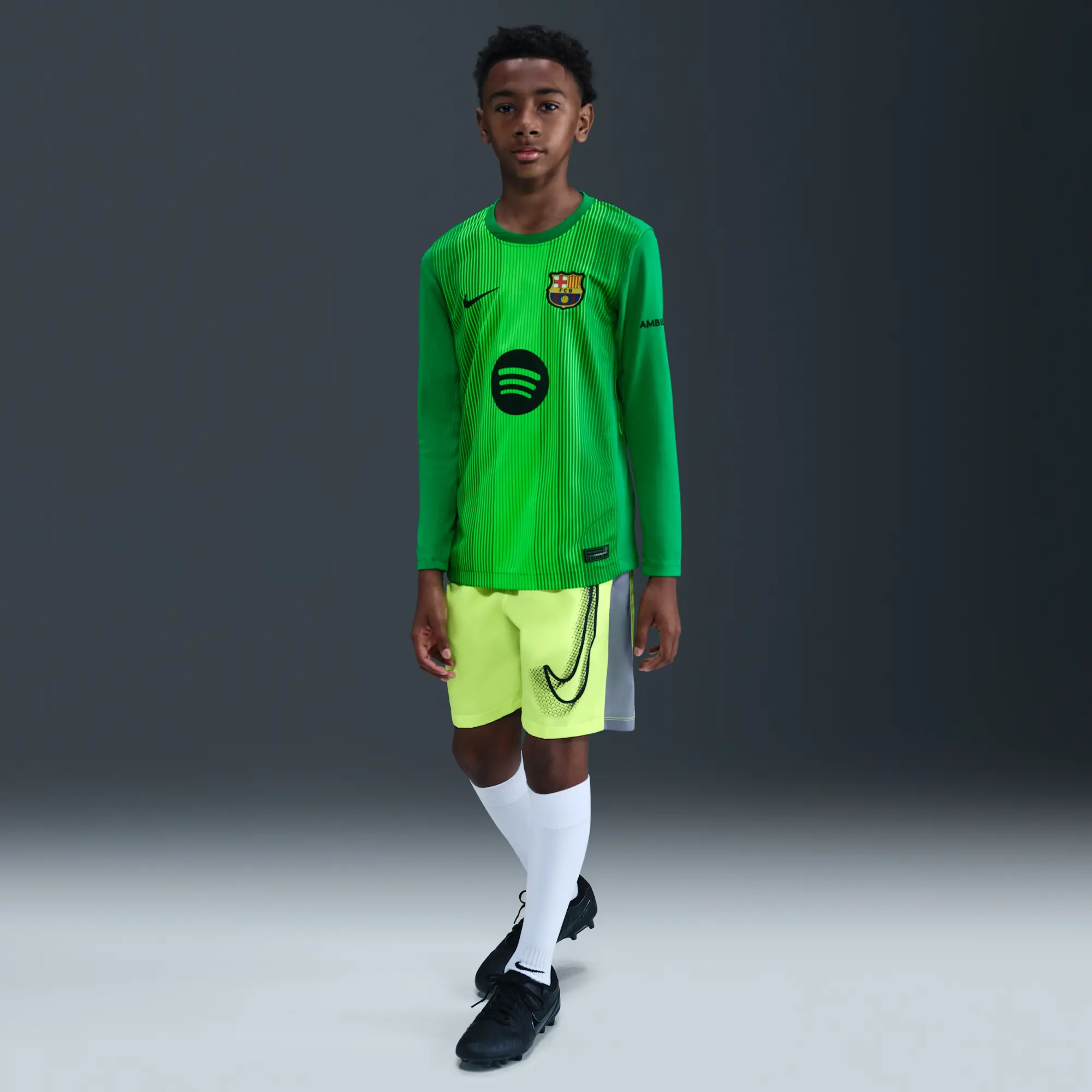 F.C. Barcelona 2025/26 Stadium Goalkeeper Older Kids' Nike Dri-FIT Football Replica Shirt - Green - Sustainable Materials