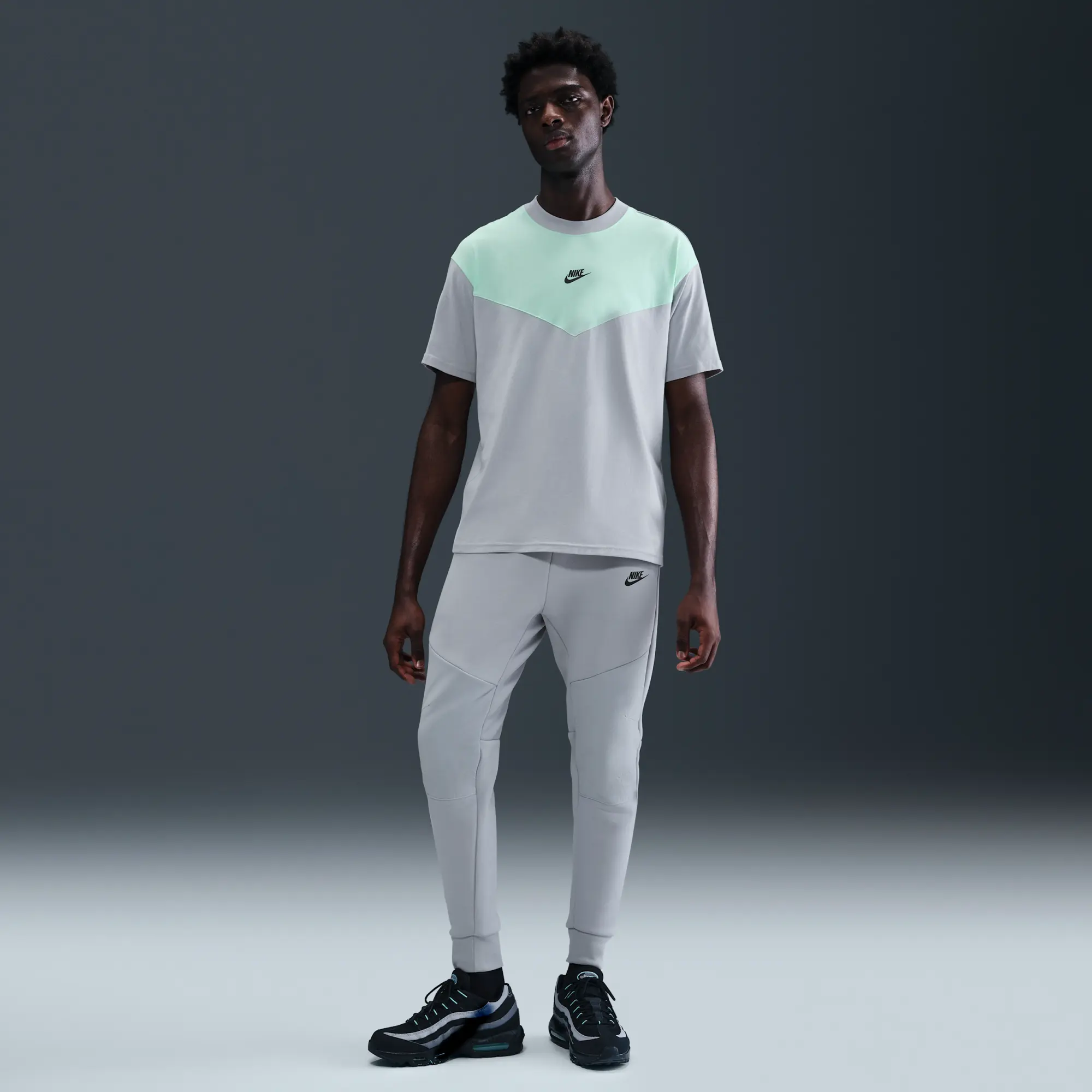 Nike Sportswear Men's T-Shirt - Grey - Cotton