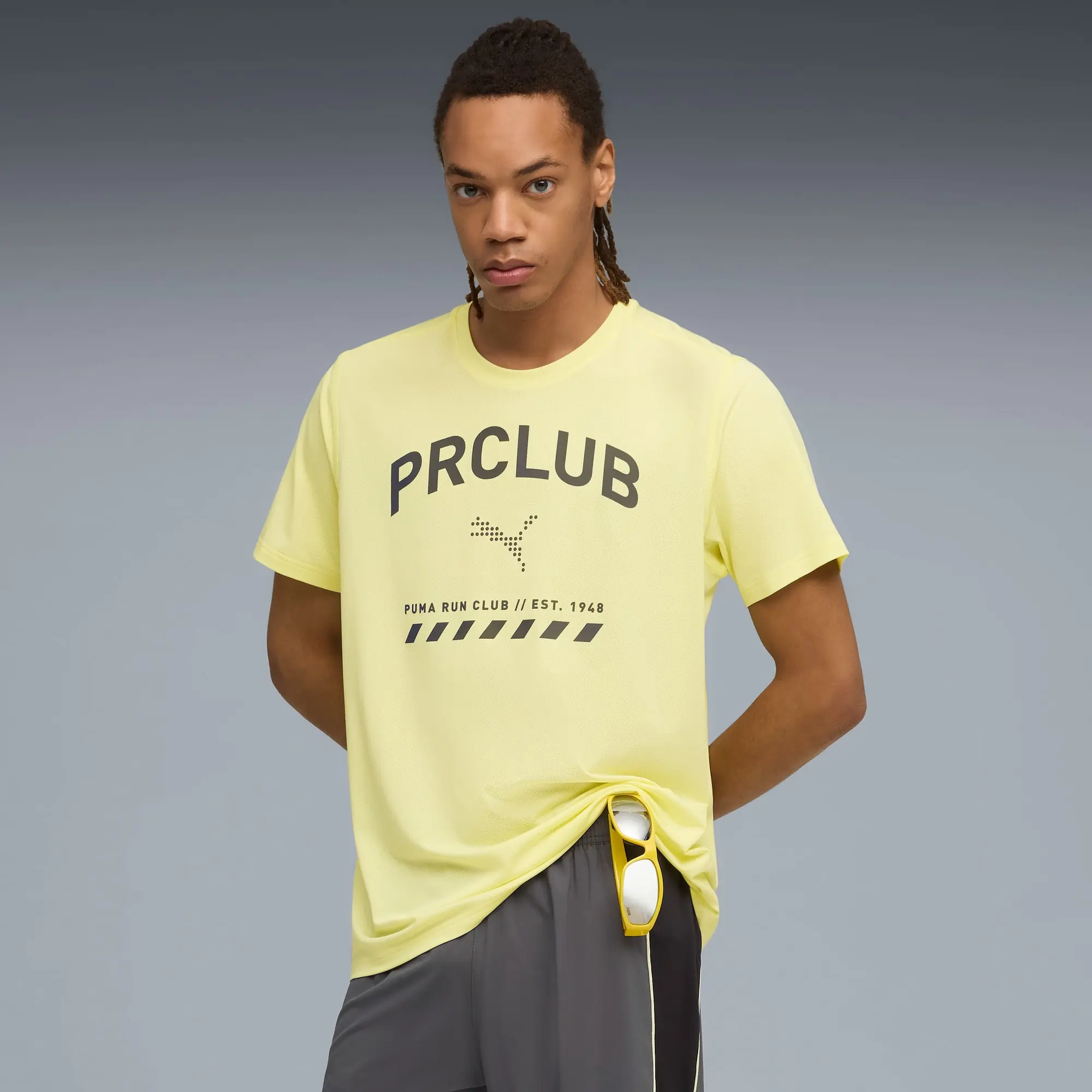 PUMA Run Club Graphic Mesh T-Shirt Men, Gold Moon, size 3XL