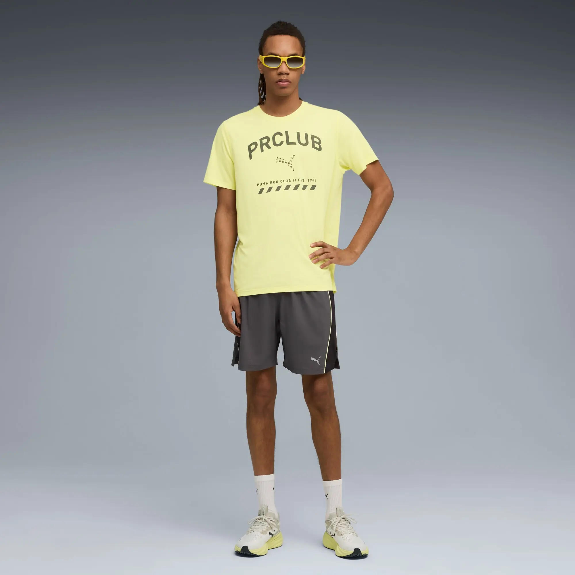 PUMA Run Club Graphic Mesh T-Shirt Men, Gold Moon, size 3XL