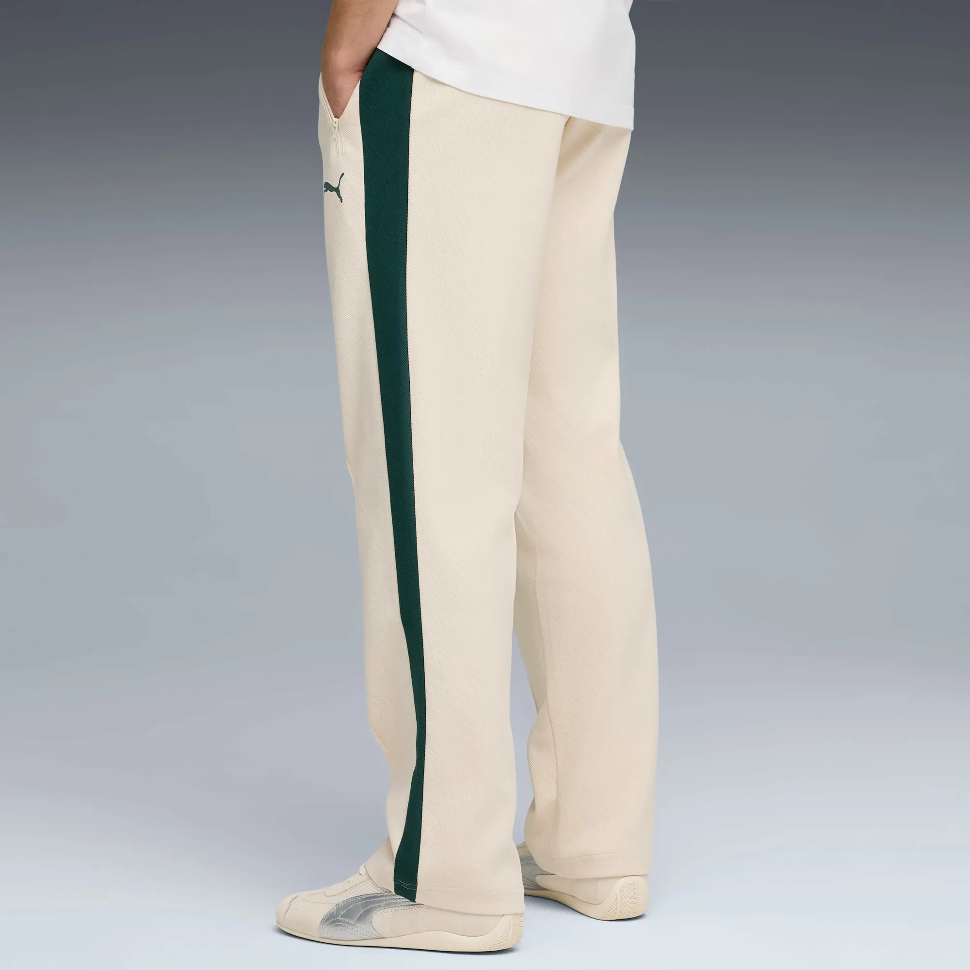 PUMA T7 Relaxed Jacquard Track Pants Unisex, Alpine Snow/Green Terrain, size Large