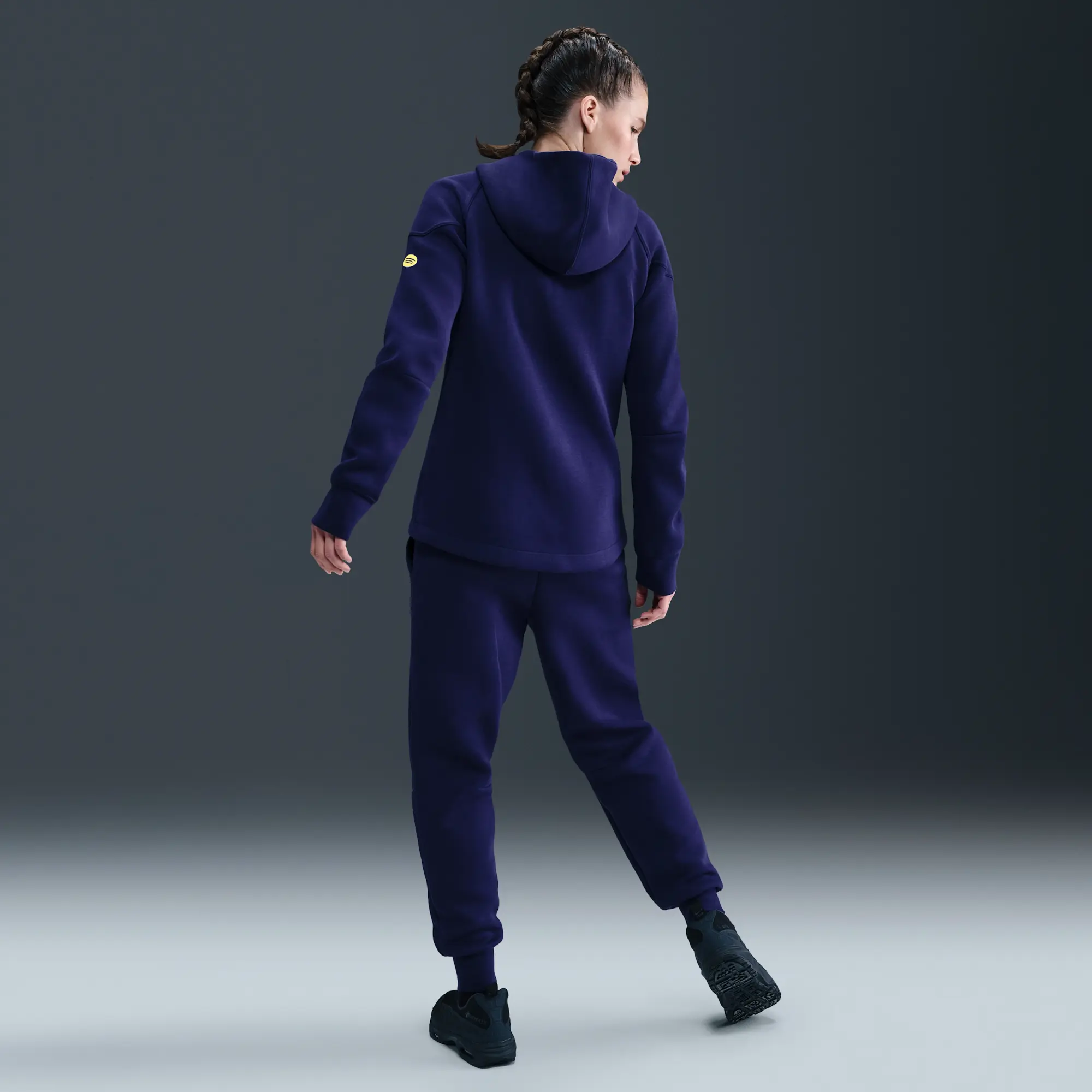 F.C. Barcelona Tech Women's Nike Football Fleece Mid-Rise Joggers - Imperial Purple - Sustainable Materials