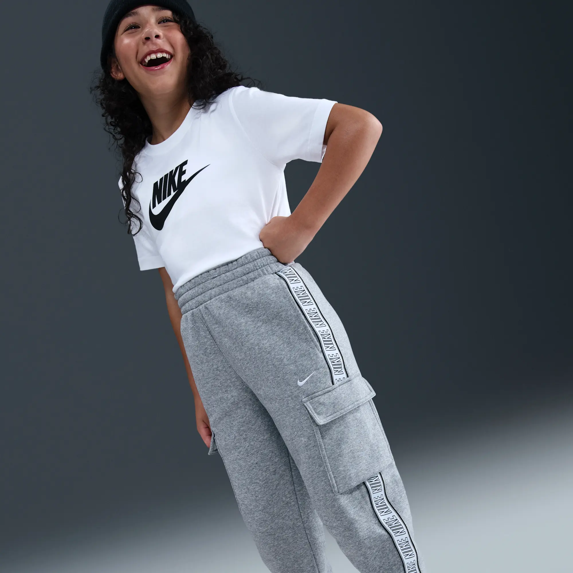 Nike Sportswear Club Fleece Older Kids' Cargo Trousers - Dark Grey Heather - Fleece
