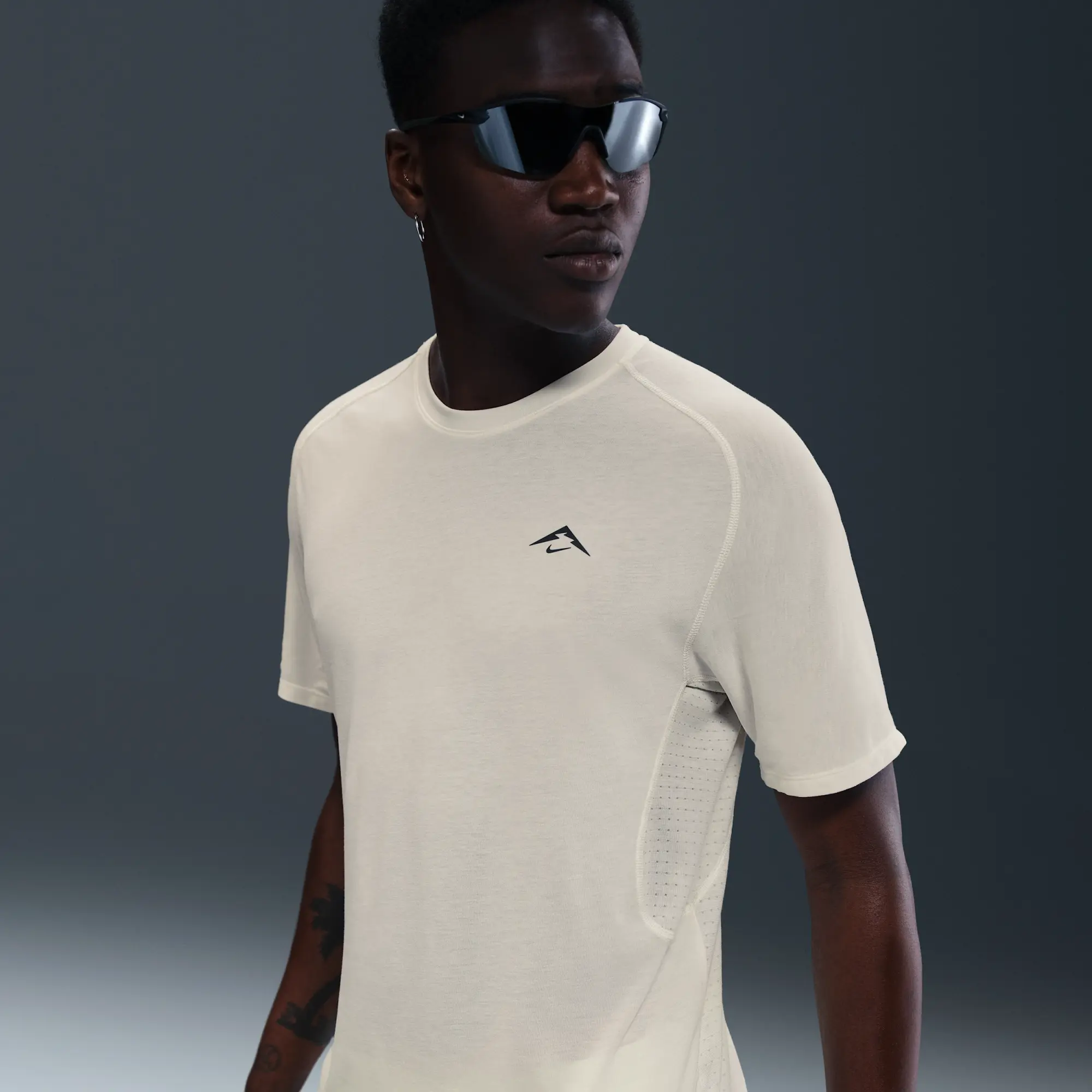 Nike Trail Solar Chase Men's Dri-FIT ADV Short-Sleeve Running Top - White - Polyester/Cotton