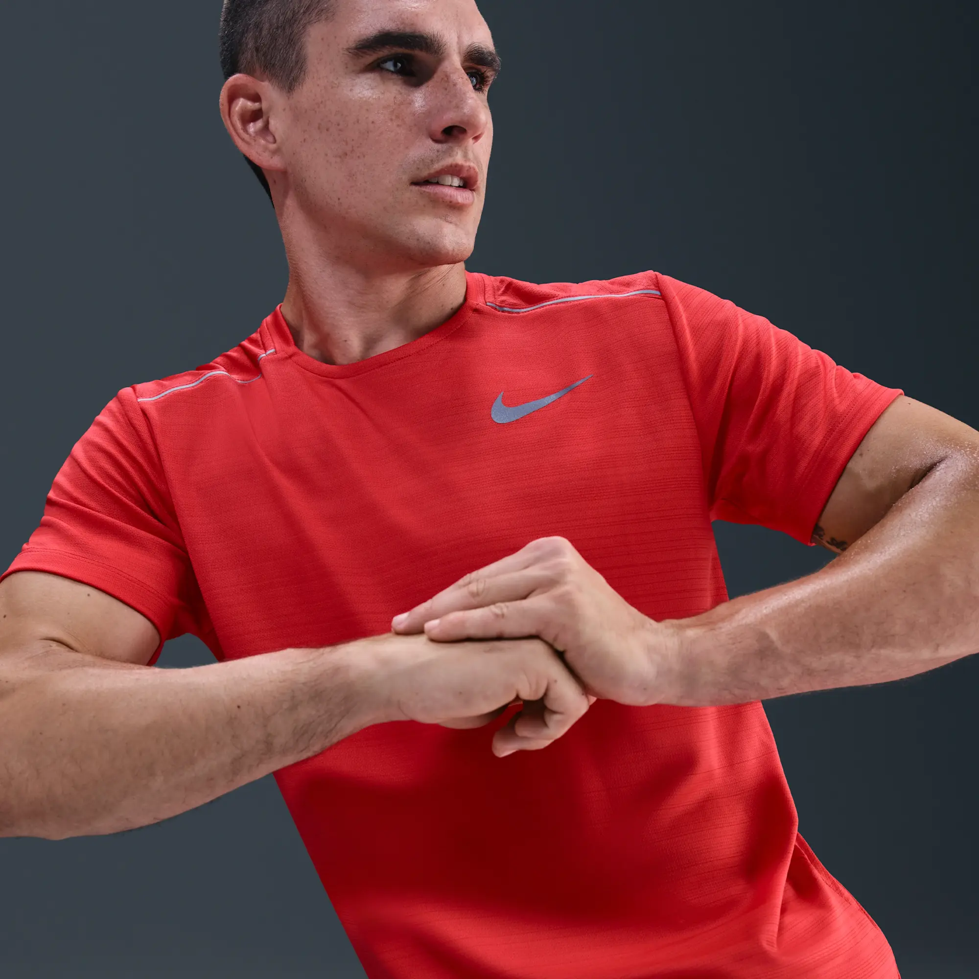 Nike Miler Men's Short-Sleeve Running Top - Red - Polyester