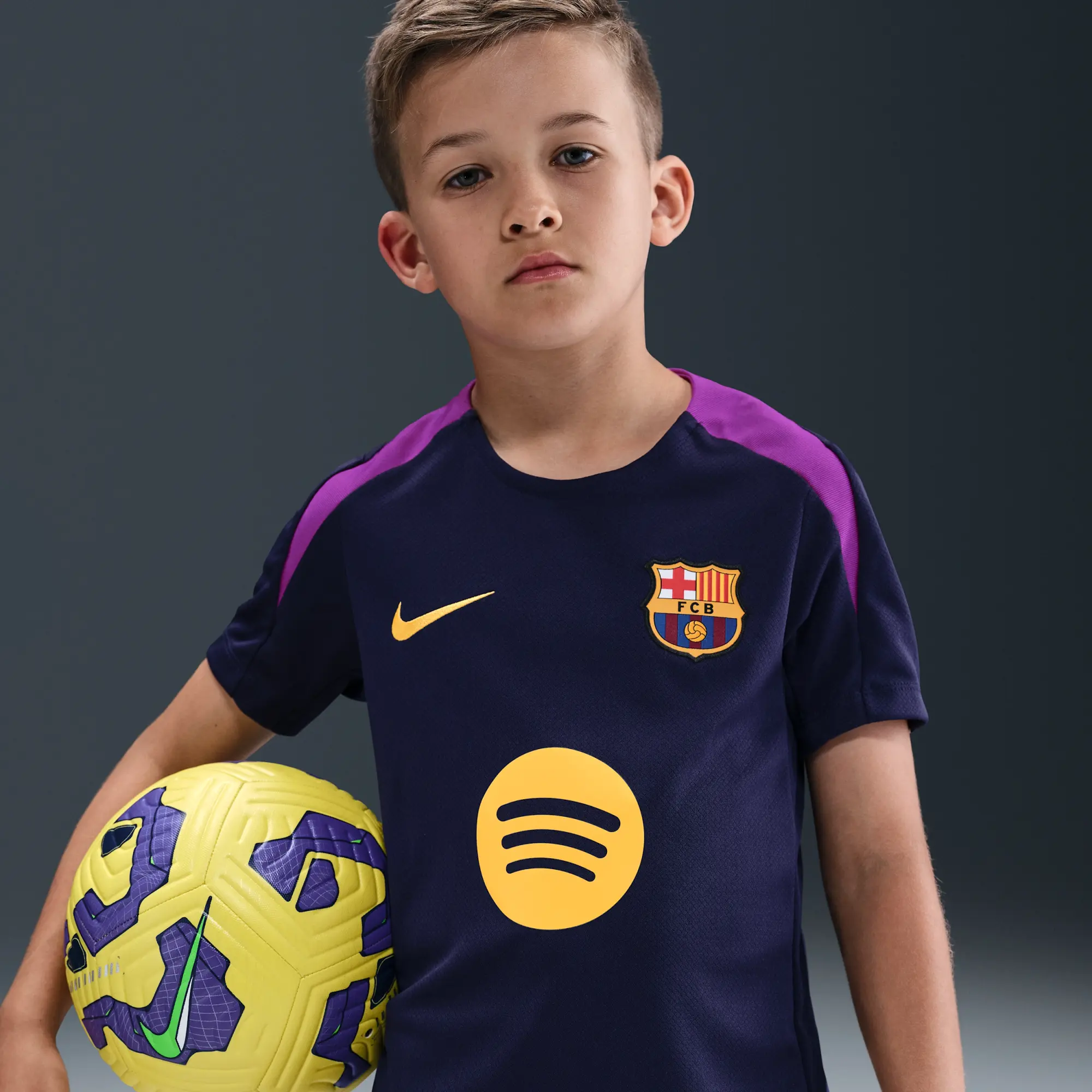 F.C. Barcelona Strike Older Kids' Nike Dri-FIT Football Short-Sleeve Top - Purple - Polyester