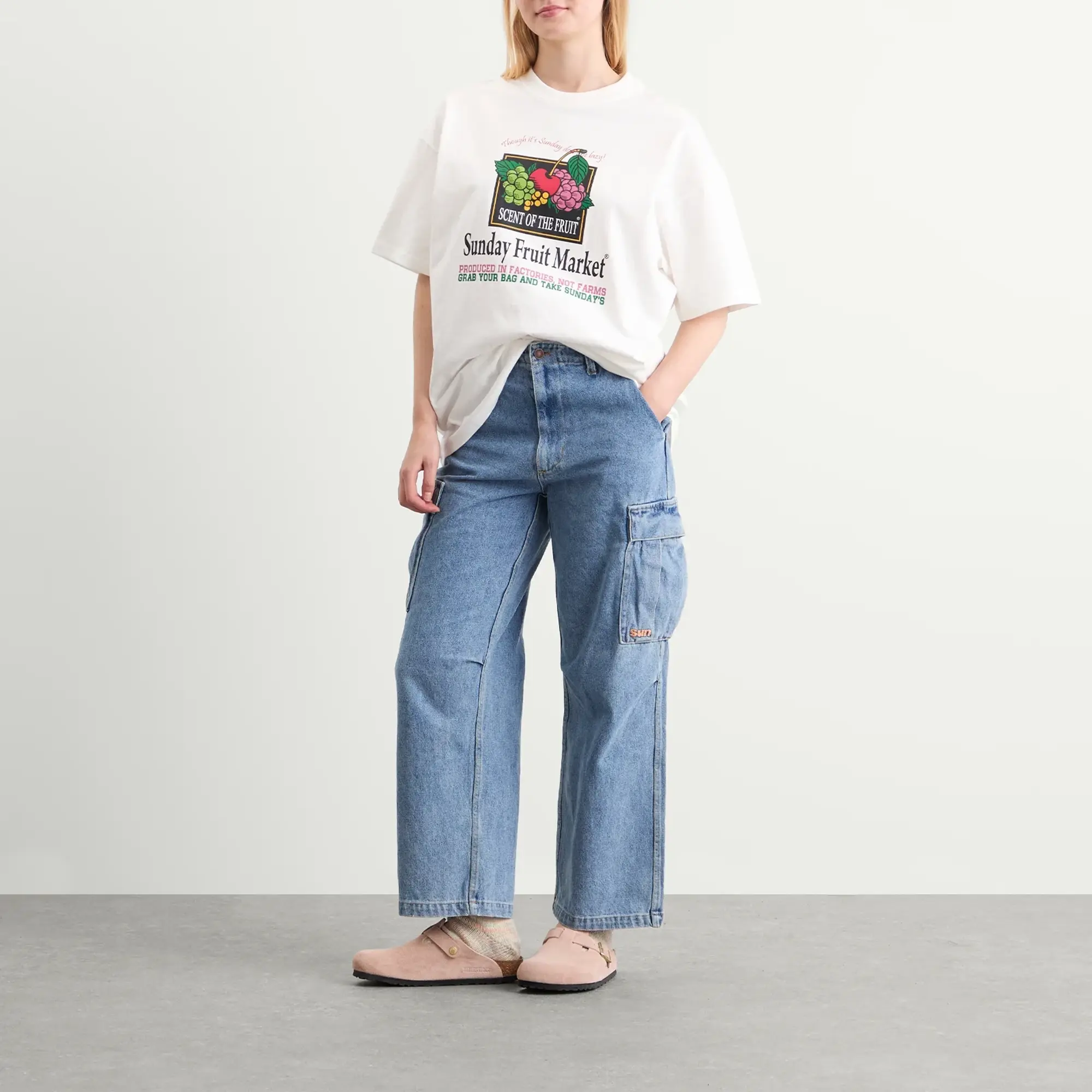SUNDAYFRUITMARKET Women's Market T-Shirt Ivory
