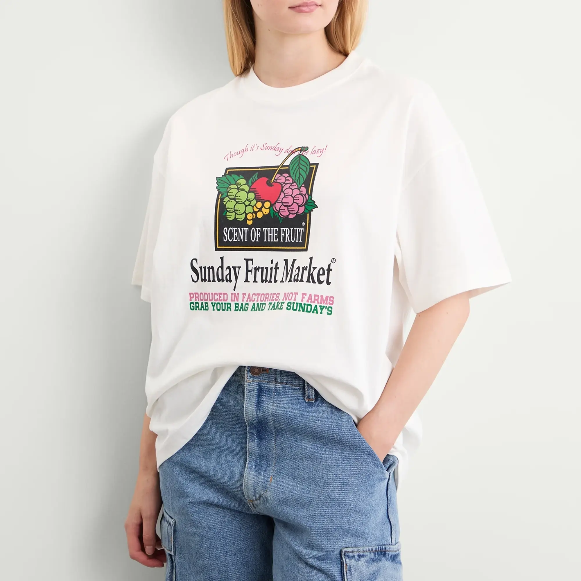 SUNDAYFRUITMARKET Women's Market T-Shirt Ivory