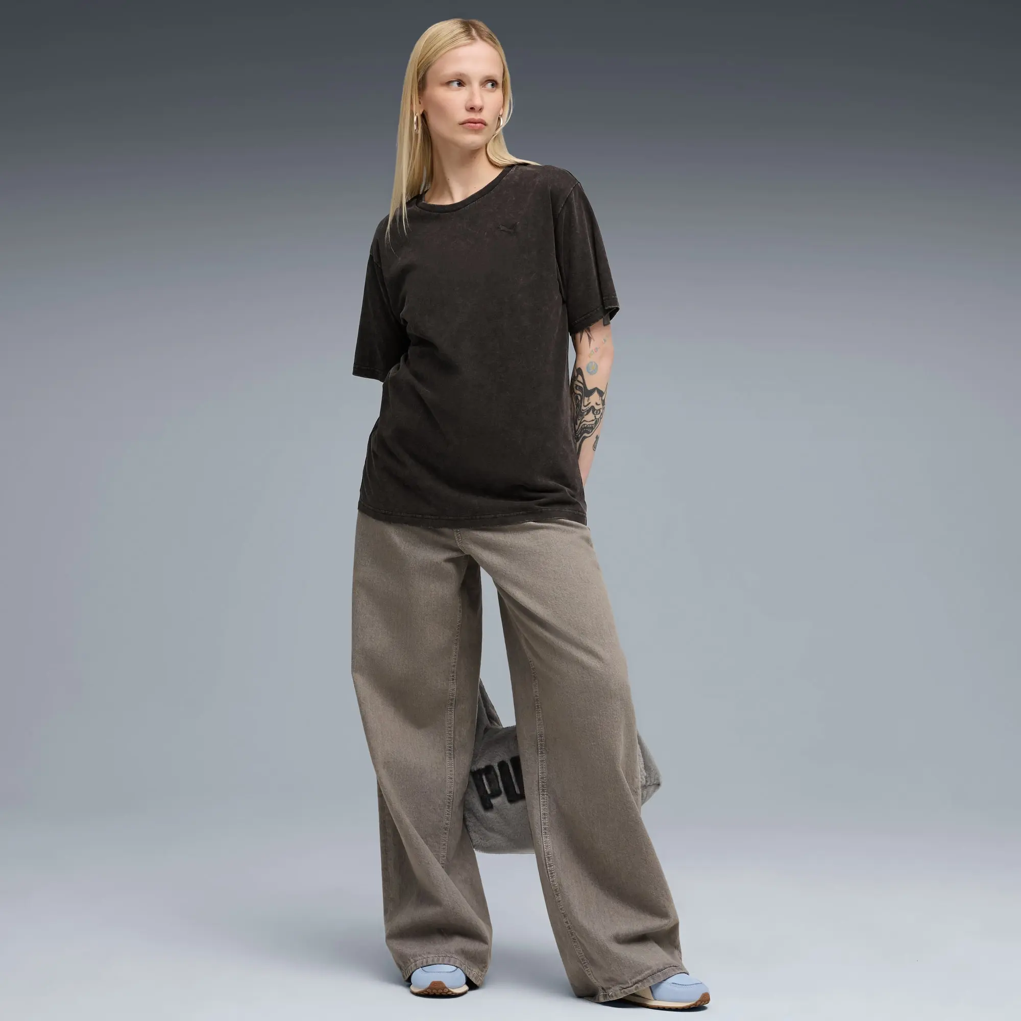 PUMA Essentials Elevated Relaxed Wash T-Shirt Women, Black, size 3XL