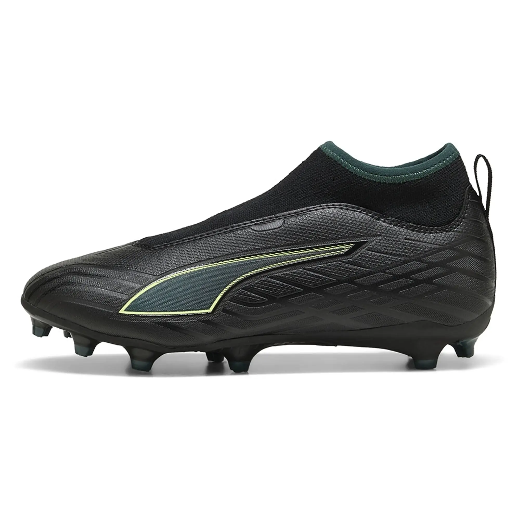 PUMA Ultra 6 Match+ FG/AG Laceless Football Boots Youth, Black/Fizzy Light/Green Terrain