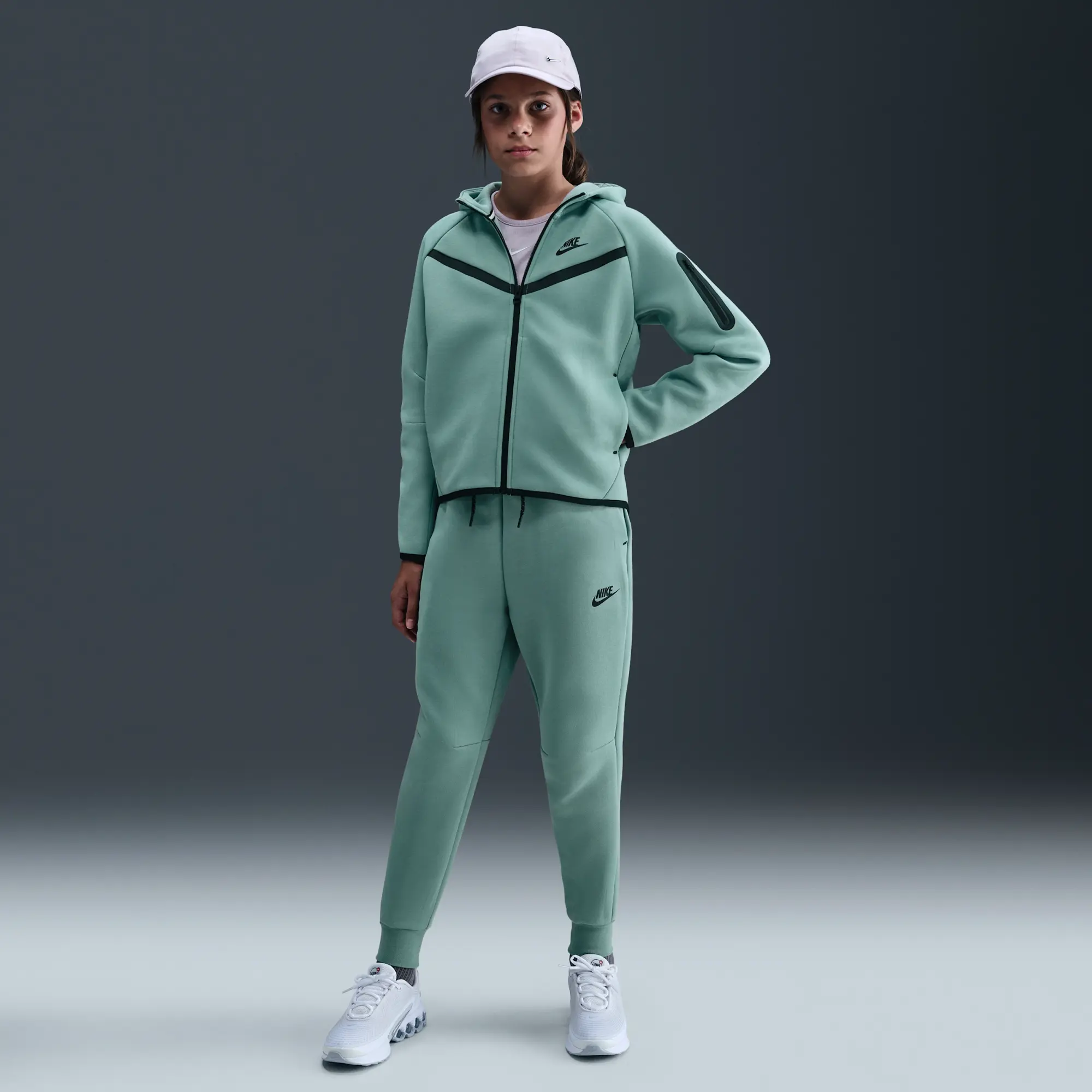 Nike Sportswear Tech Fleece Girls' Joggers - Green - Cotton/Polyester