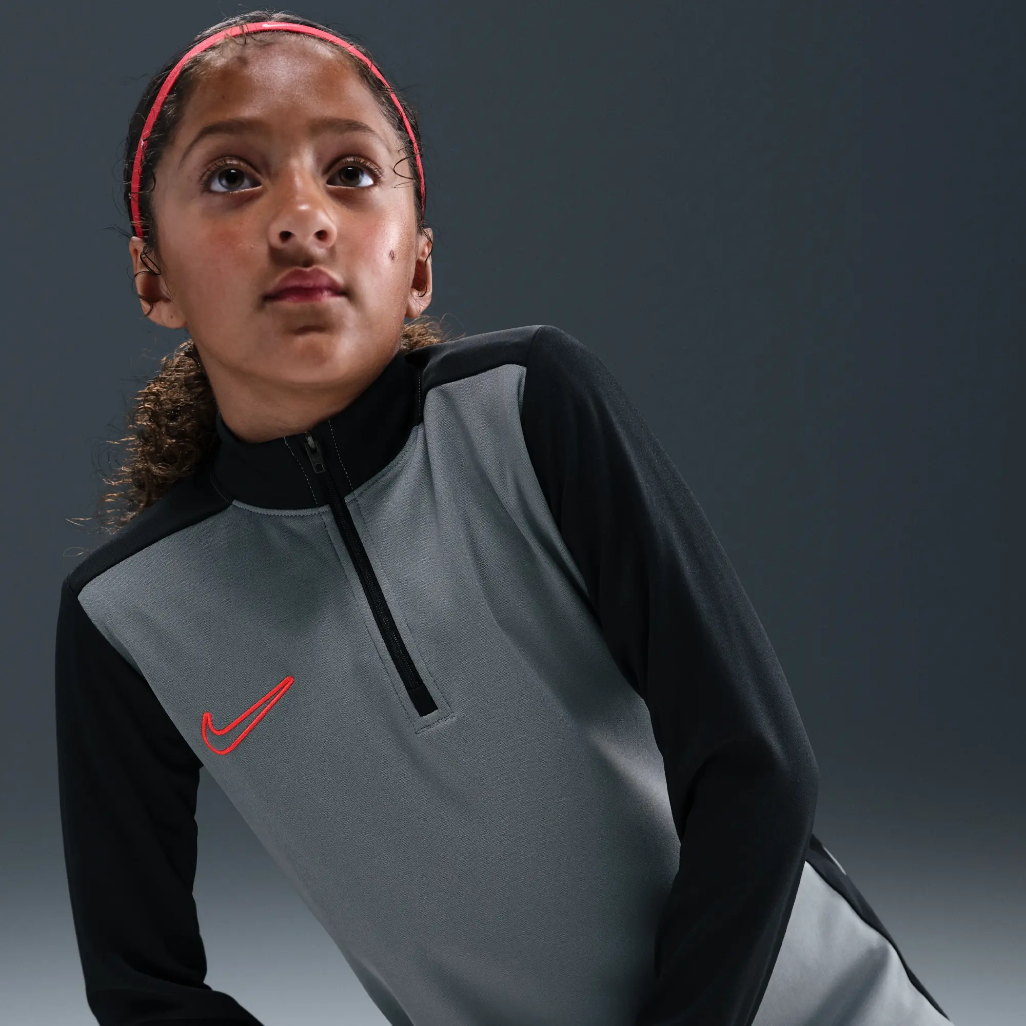 Nike Academy Older Kids' Dri-FIT Long-Sleeve 1/4-Zip Football Drill Top - Grey - Polyester