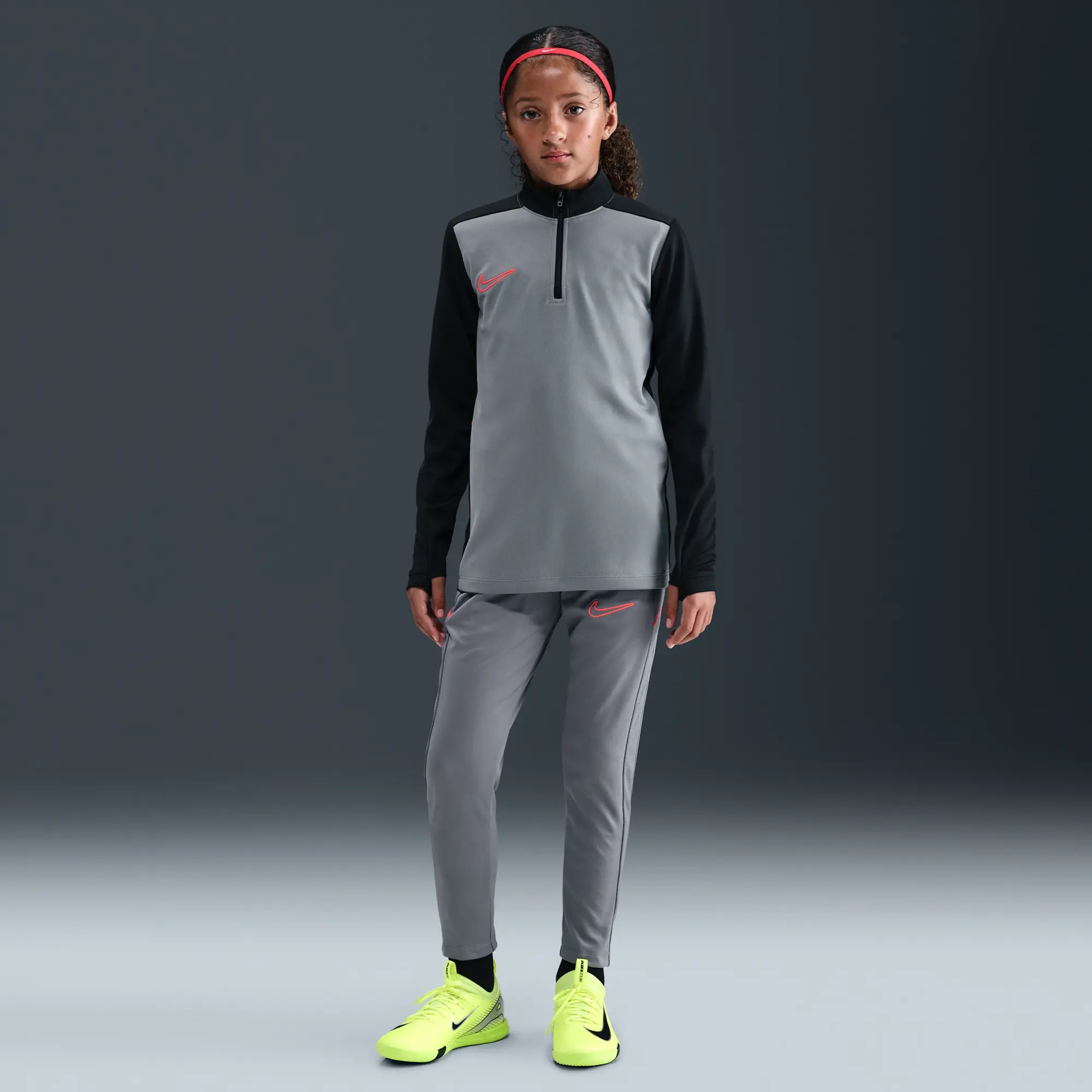 Nike Academy Older Kids' Dri-FIT Long-Sleeve 1/4-Zip Football Drill Top - Grey - Polyester