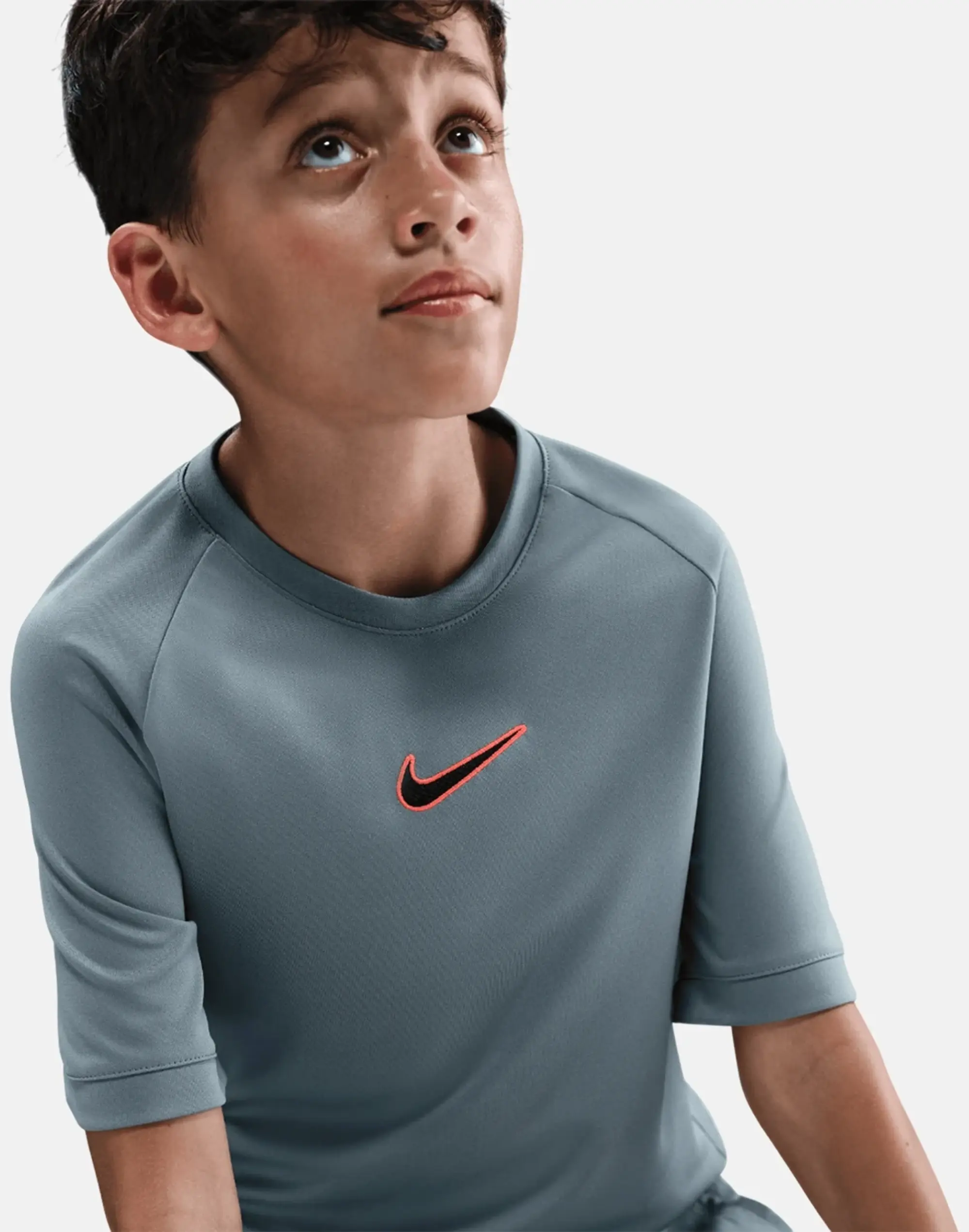 Nike Older Kids Academy T-Shirt in Grey/Black 