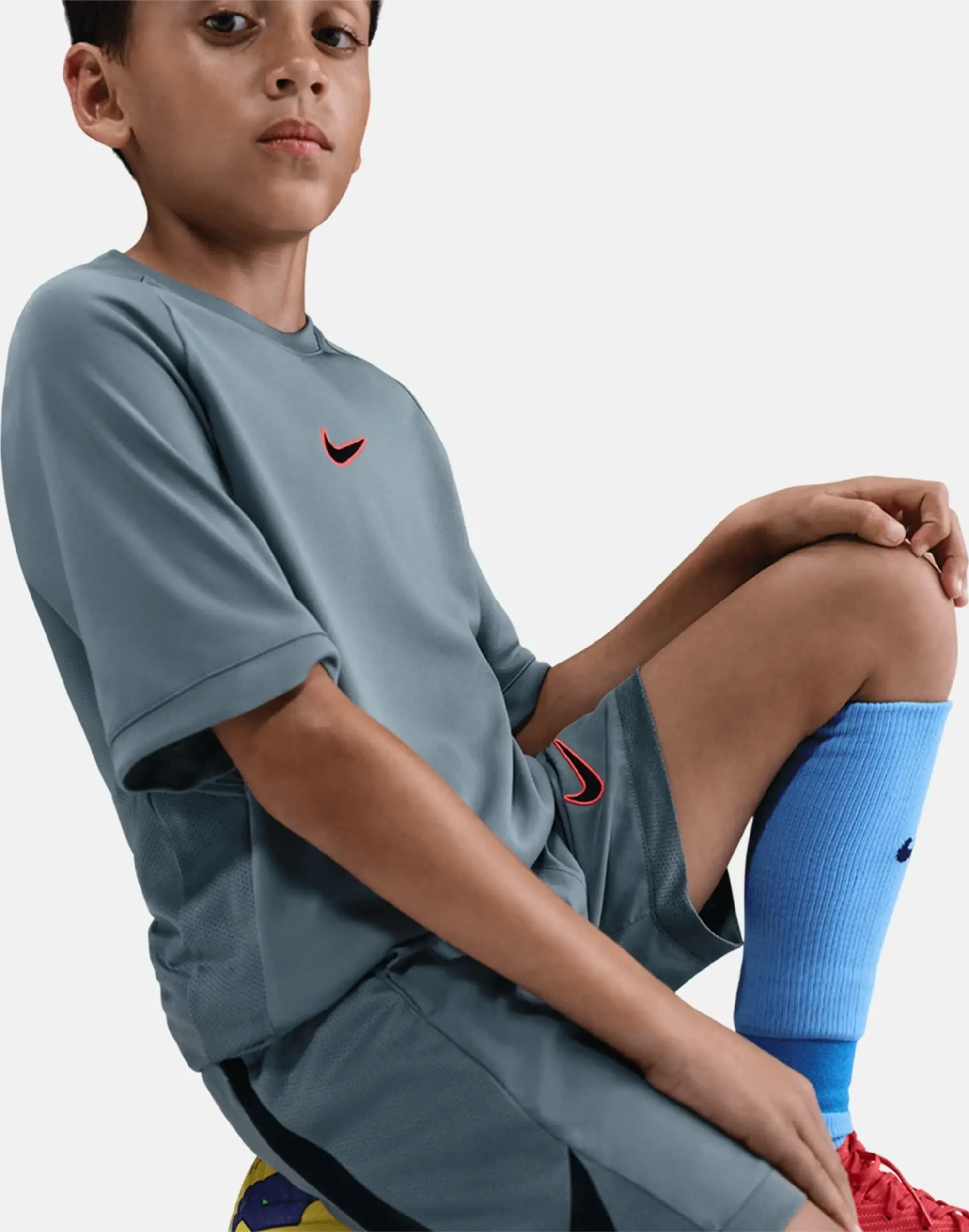 Nike Older Kids Academy T-Shirt in Grey/Black 
